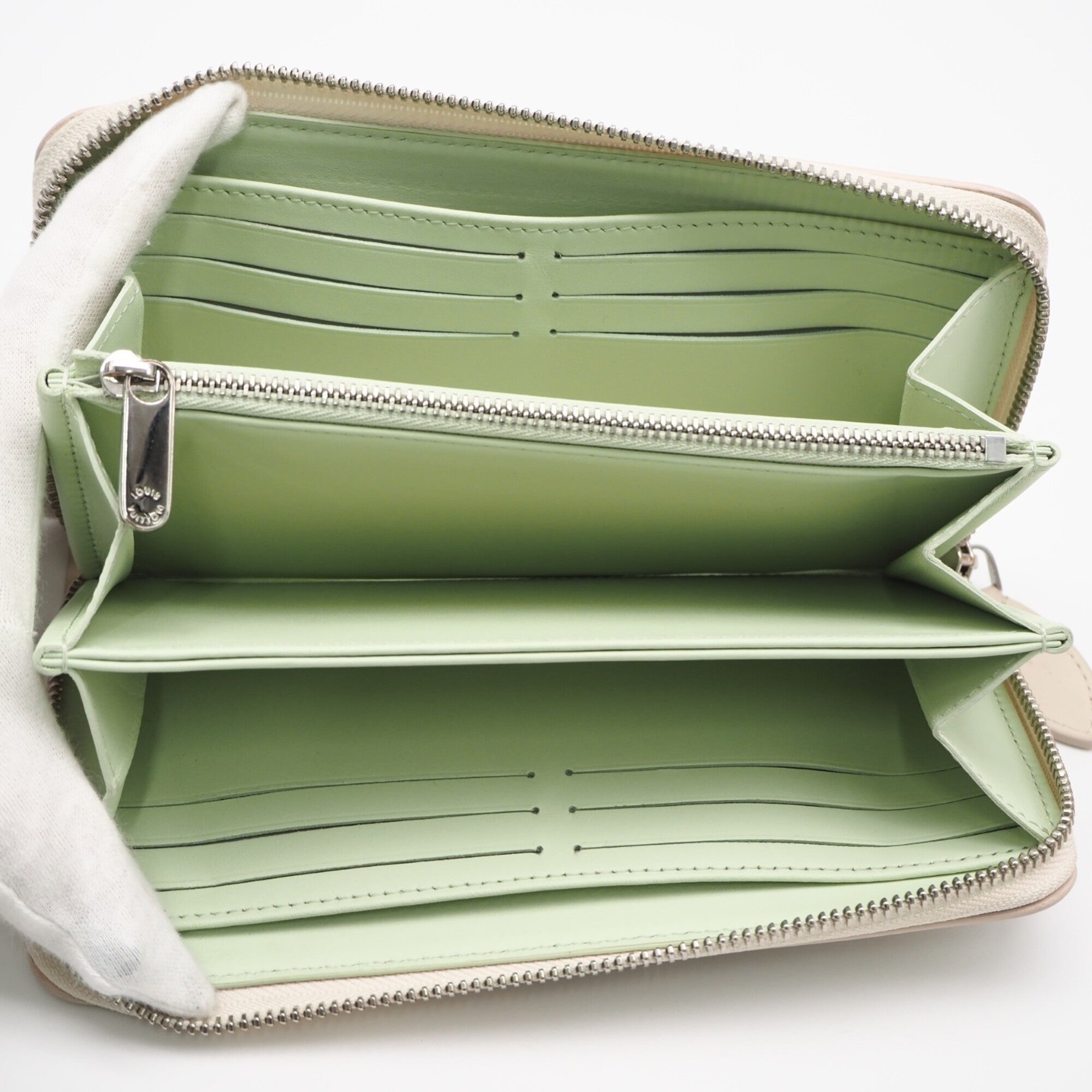 Louis Vuitton Beige Green Mahina Leather Long Wallet (Bi-Fold) (Pre-Owned)