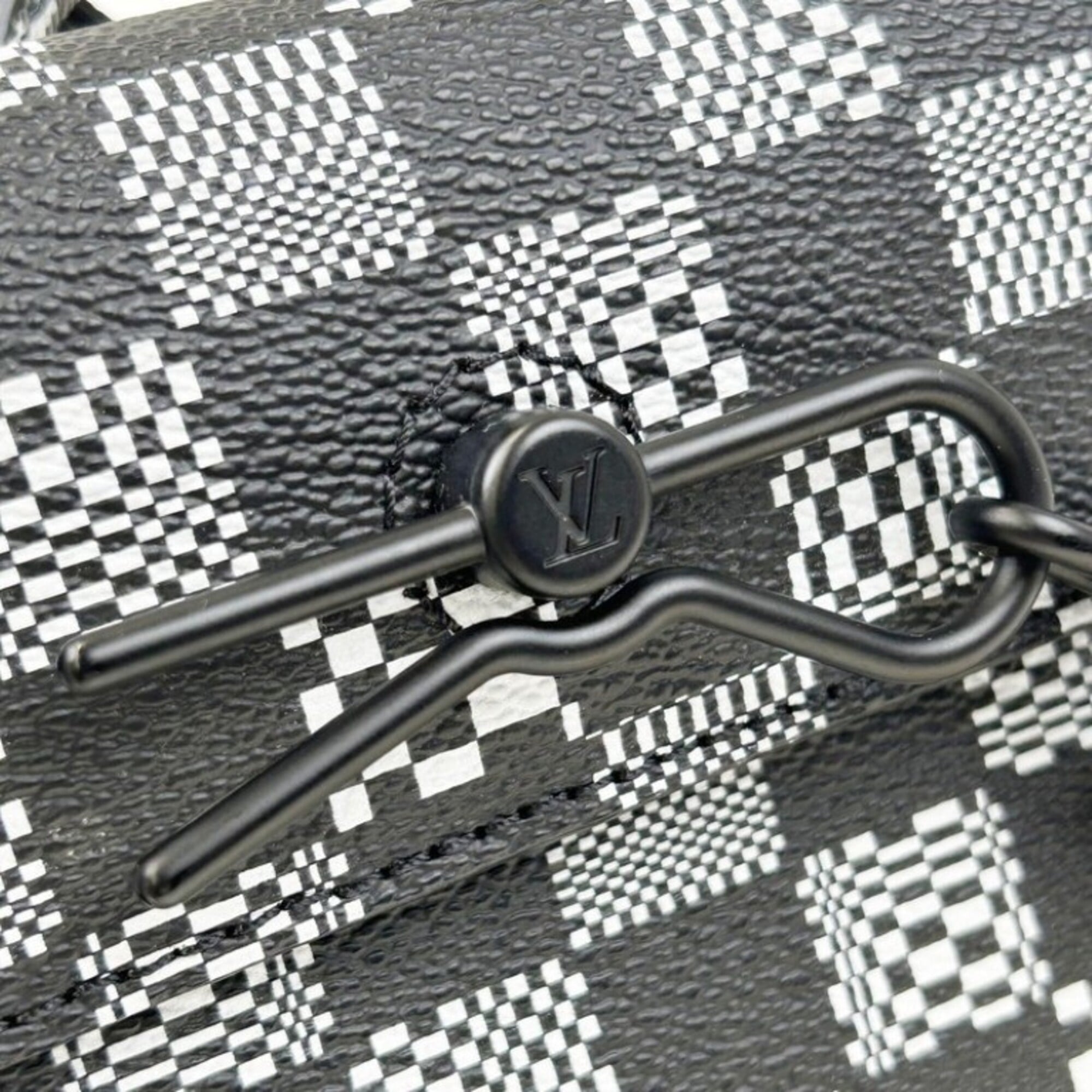 Louis Vuitton Black White Shoulder Bag (Pre-Owned)