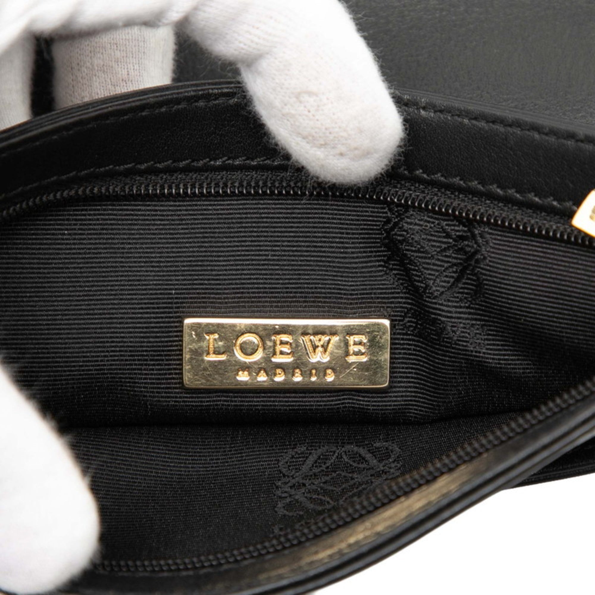 Loewe Black Leather Pochette Shoulder Bag (Pre-Owned)