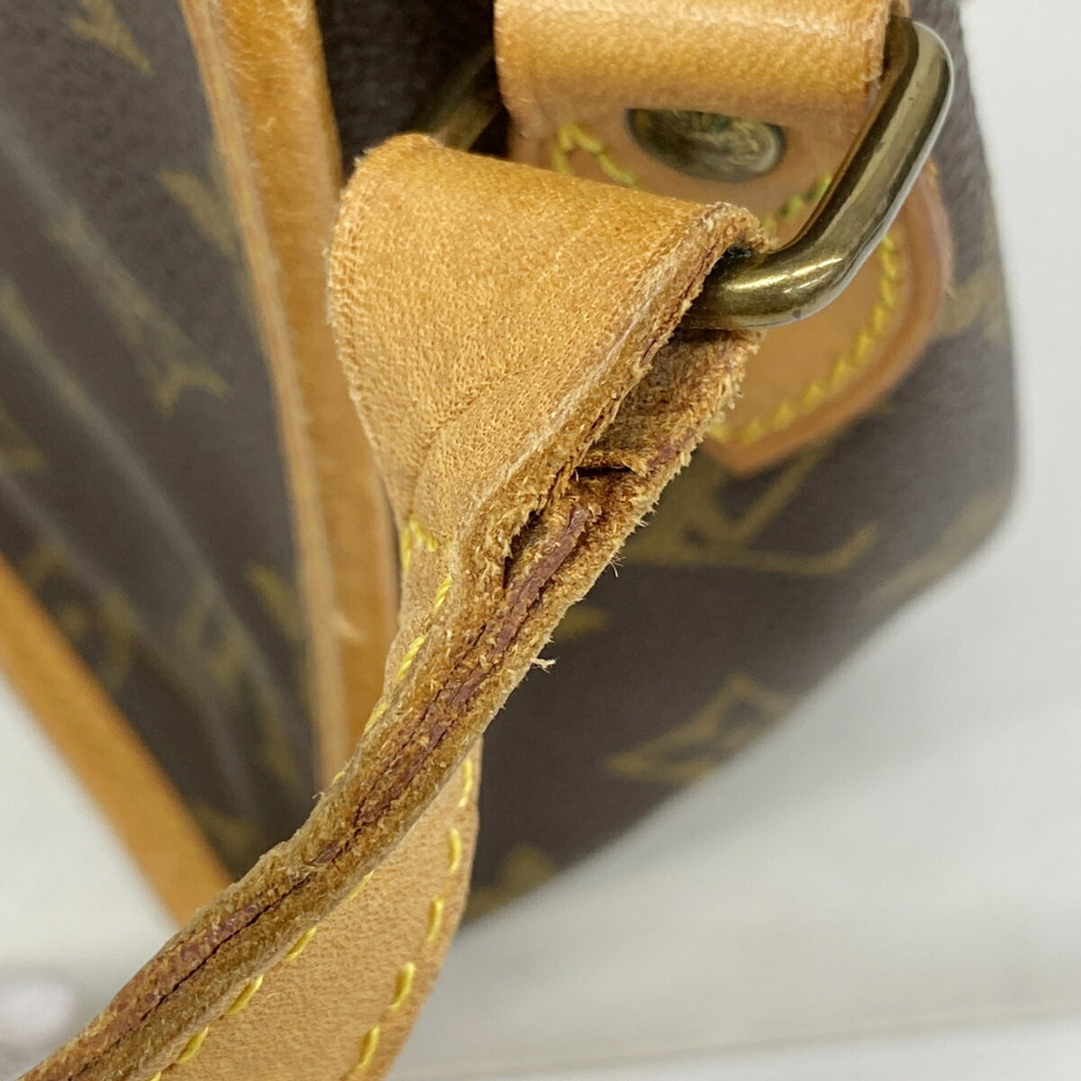Louis Vuitton Brown Shoulder Bag (Pre-Owned)