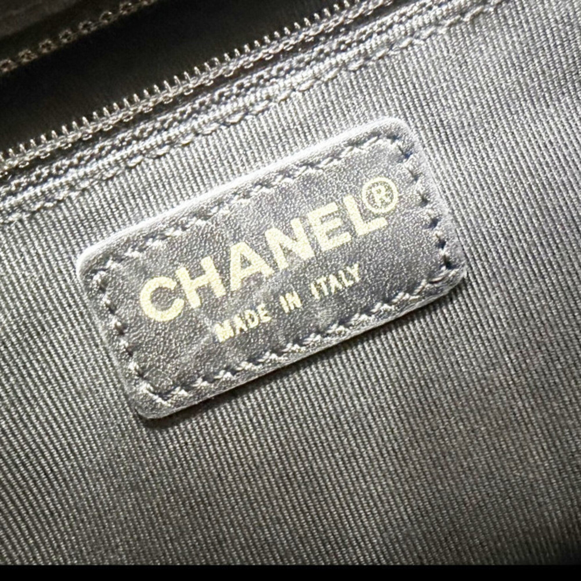 Chanel Black Grained Calfskin Shoulder Bag (Pre-Owned)