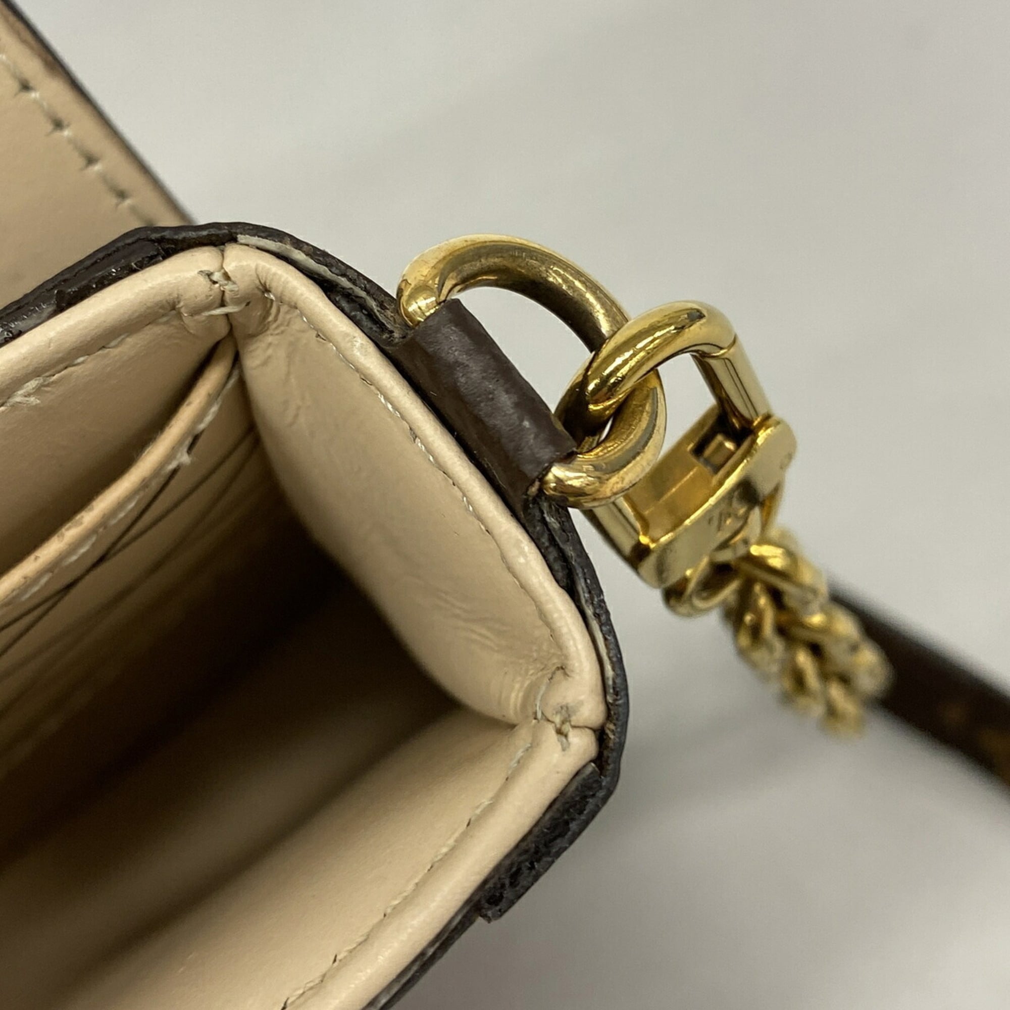 Louis Vuitton Brown Shoulder Bag (Pre-Owned)