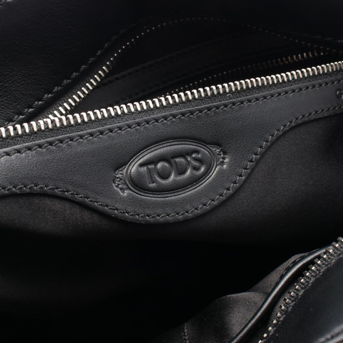 Tod's Black Leather Handbag (Pre-Owned)