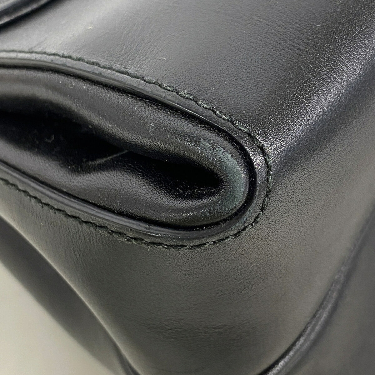 Salvatore Ferragamo Black Leather Handbag (Pre-Owned)
