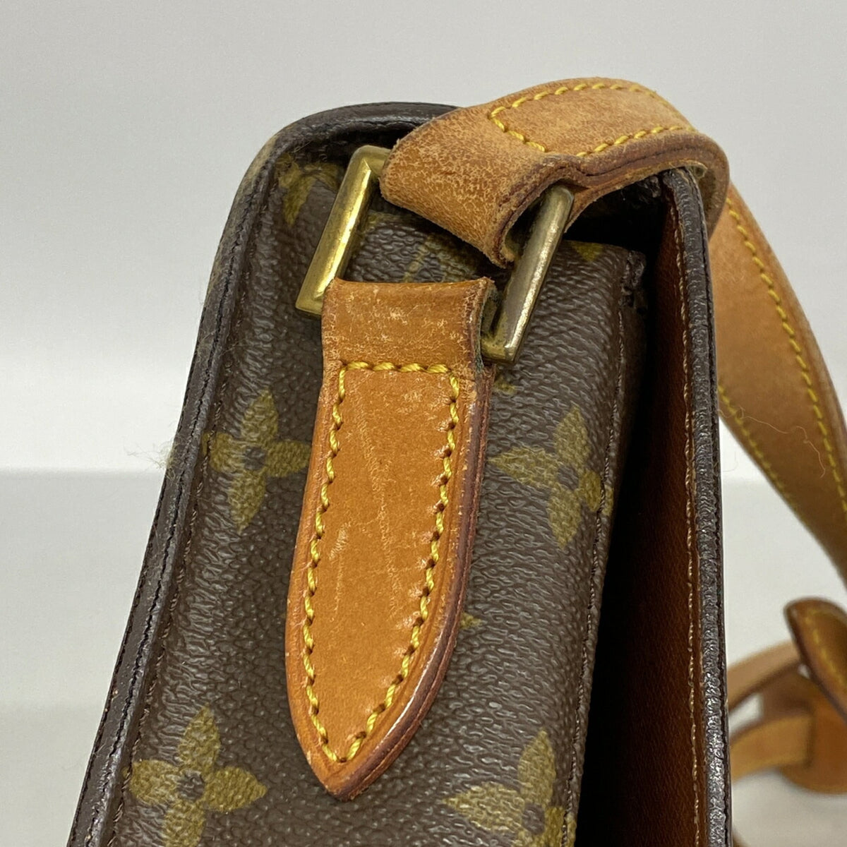 Louis Vuitton Brown Shoulder Bag (Pre-Owned)