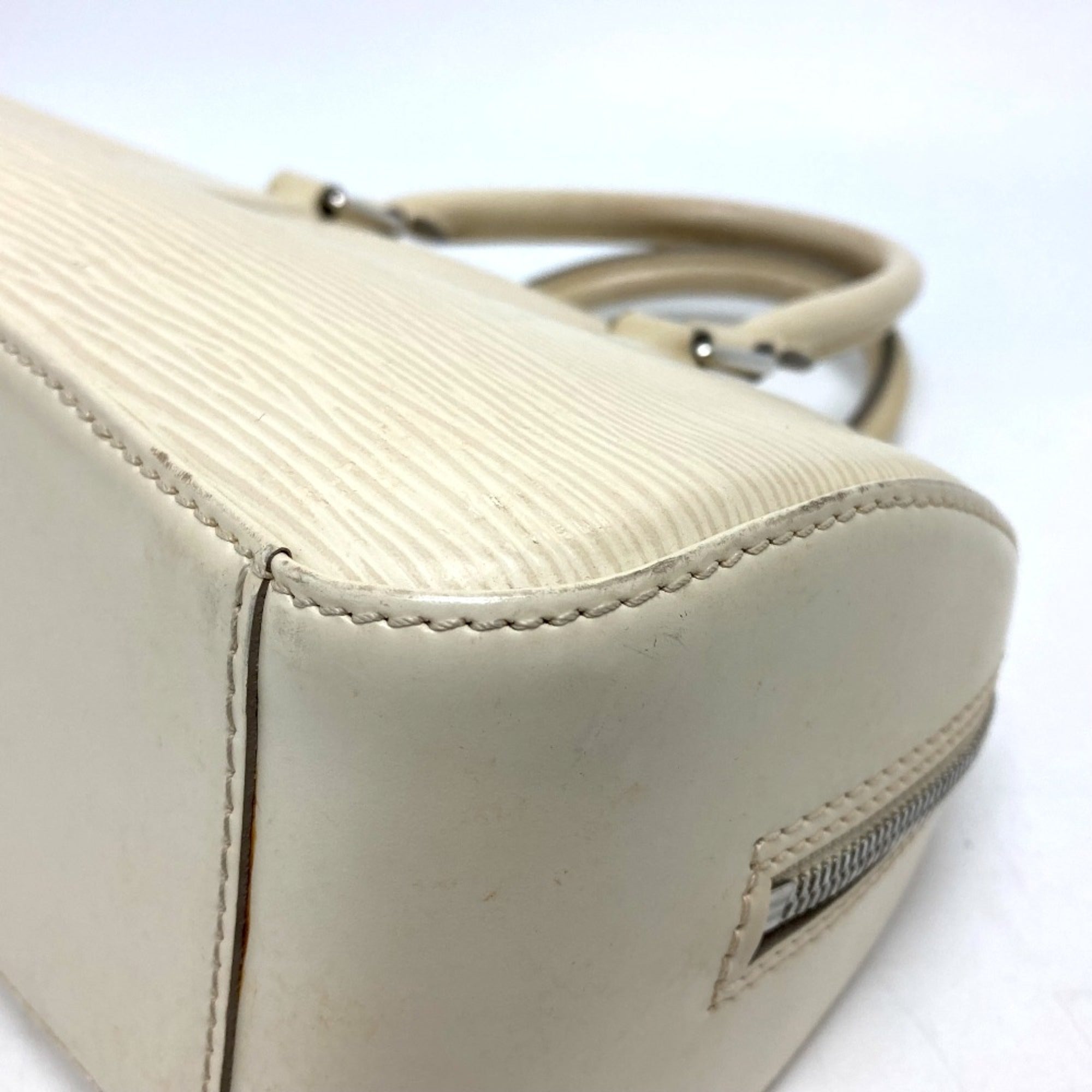 Louis Vuitton White Leather Handbag (Pre-Owned)
