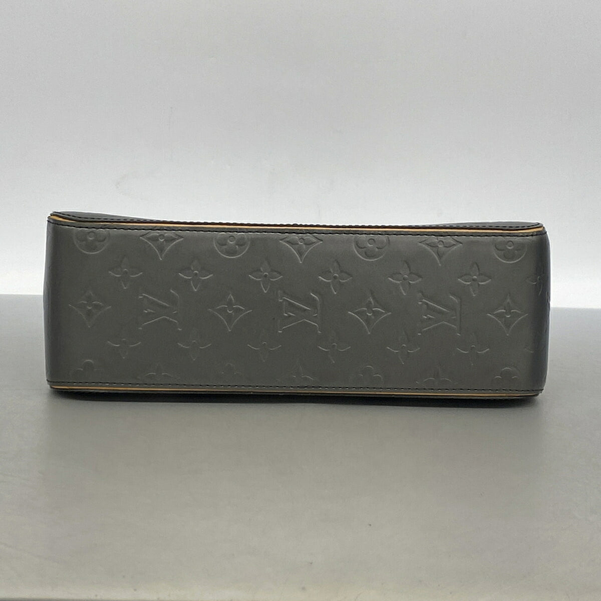 Louis Vuitton Noir Handbag (Pre-Owned)