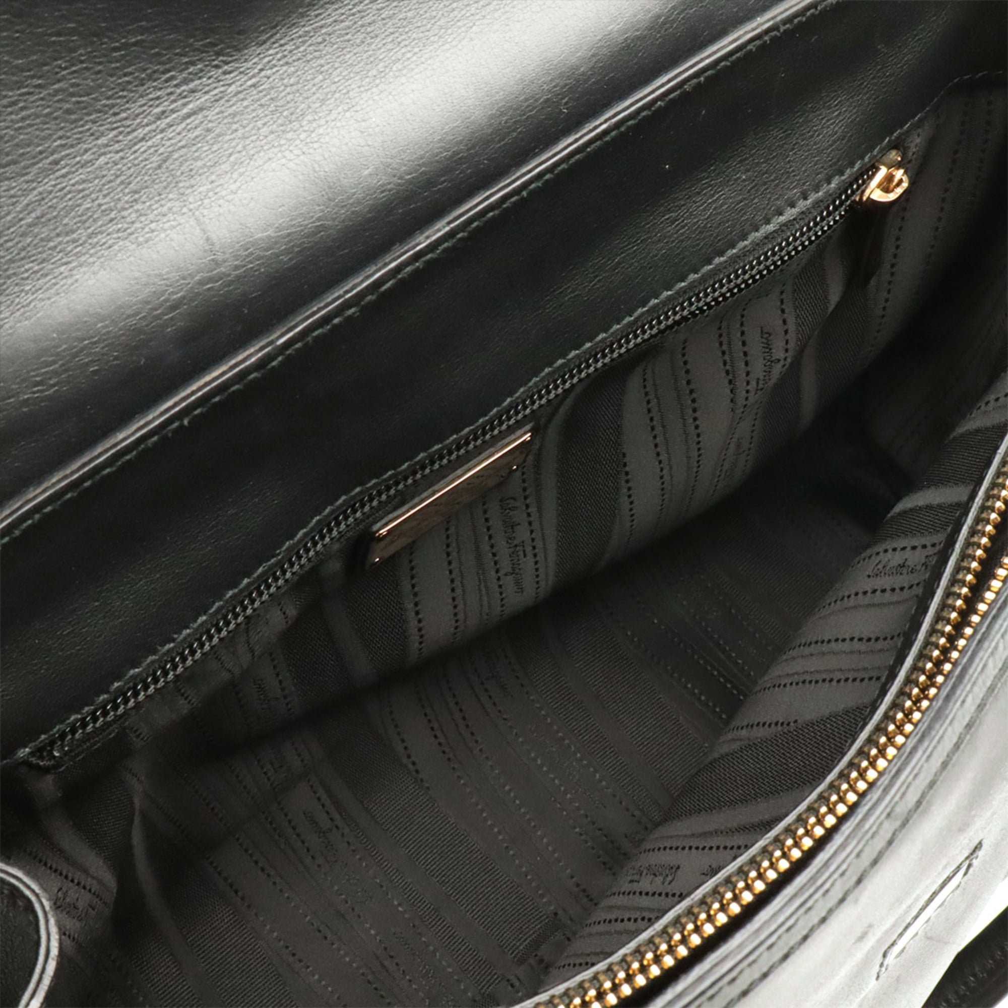 Salvatore Ferragamo Gancini Black Leather Handbag Shoulder Bag (Pre-Owned)