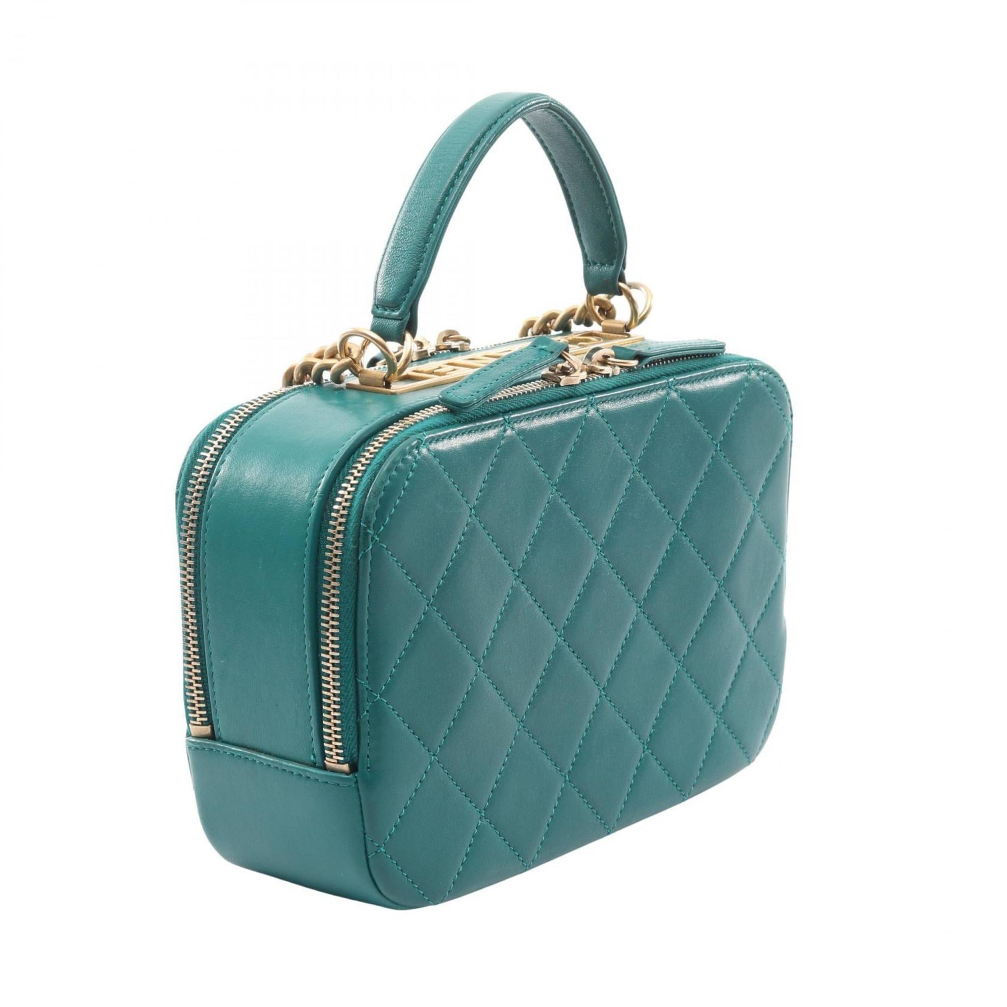 Chanel Green Leather Shoulder Bag (Pre-Owned)