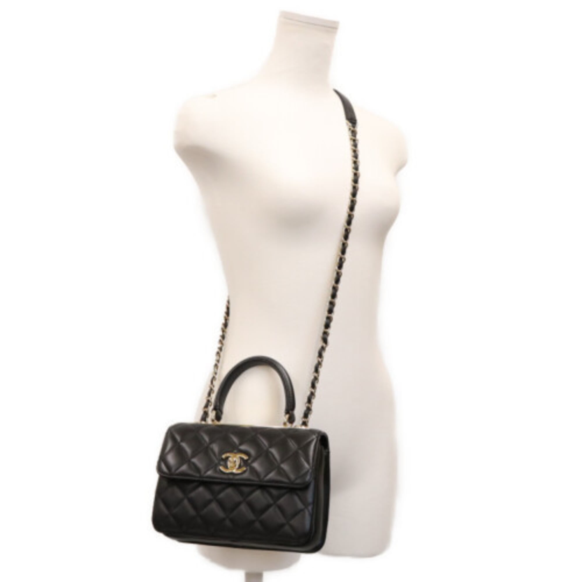 Chanel Black Leather Shoulder Bag (Pre-Owned)