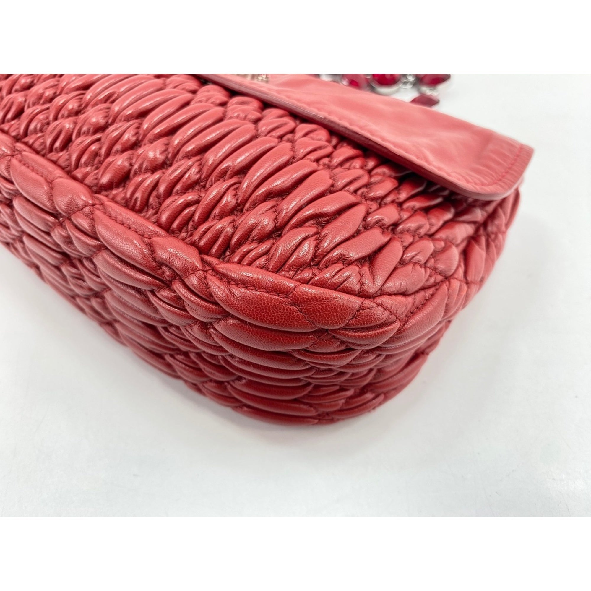Miu Miu Red Color Shoulder Bag (Pre-Owned)