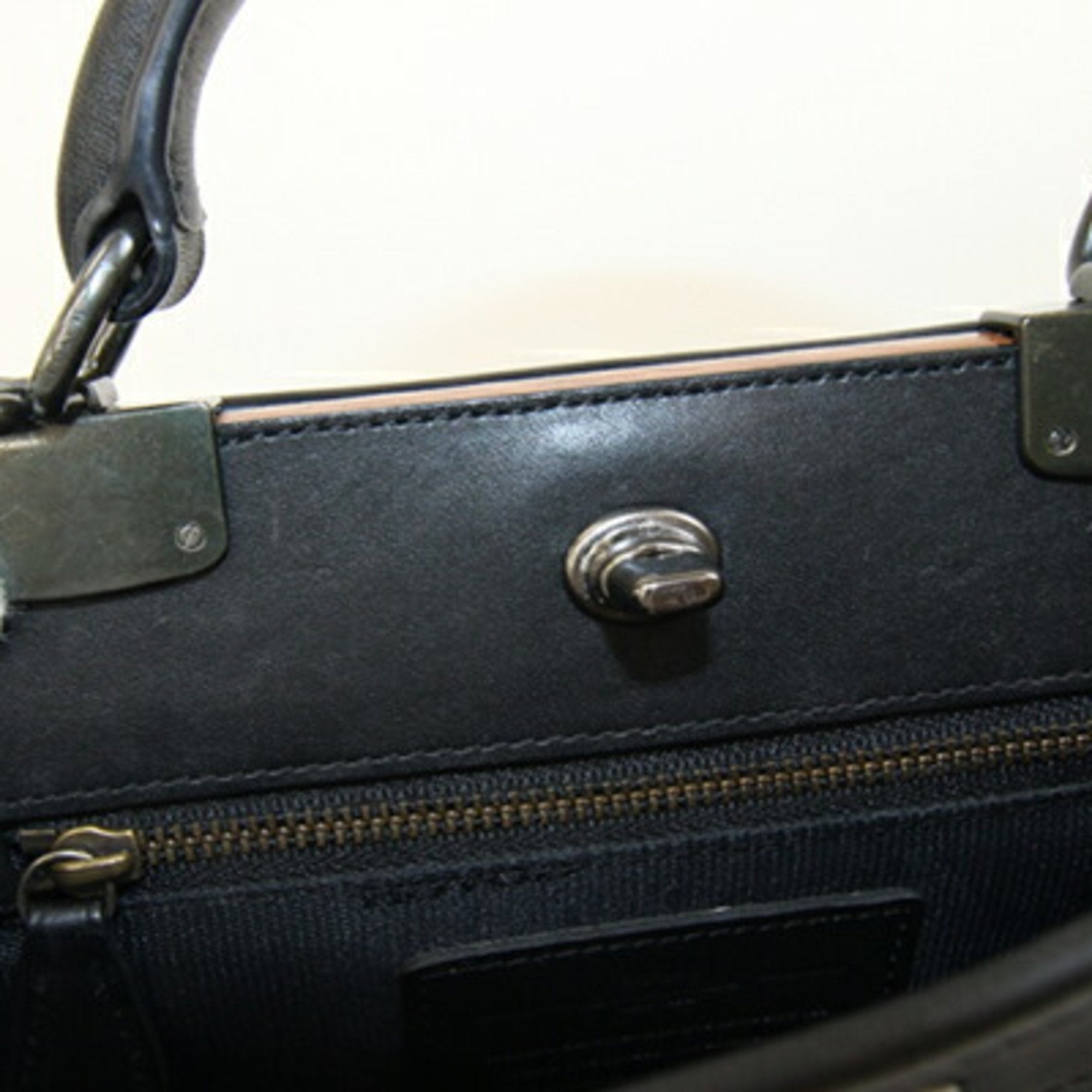 Coach Black Leather Handbag Shoulder Bag (Pre-Owned)
