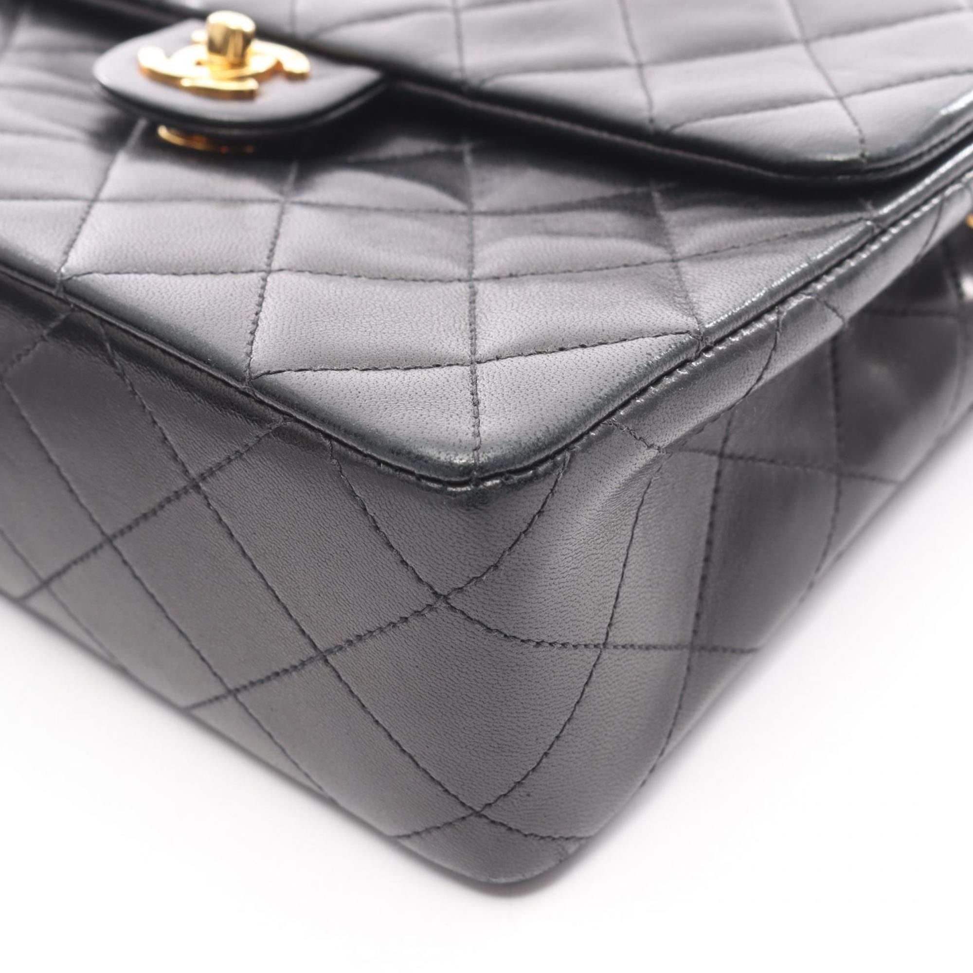 Chanel Black Leather Shoulder Bag (Pre-Owned)