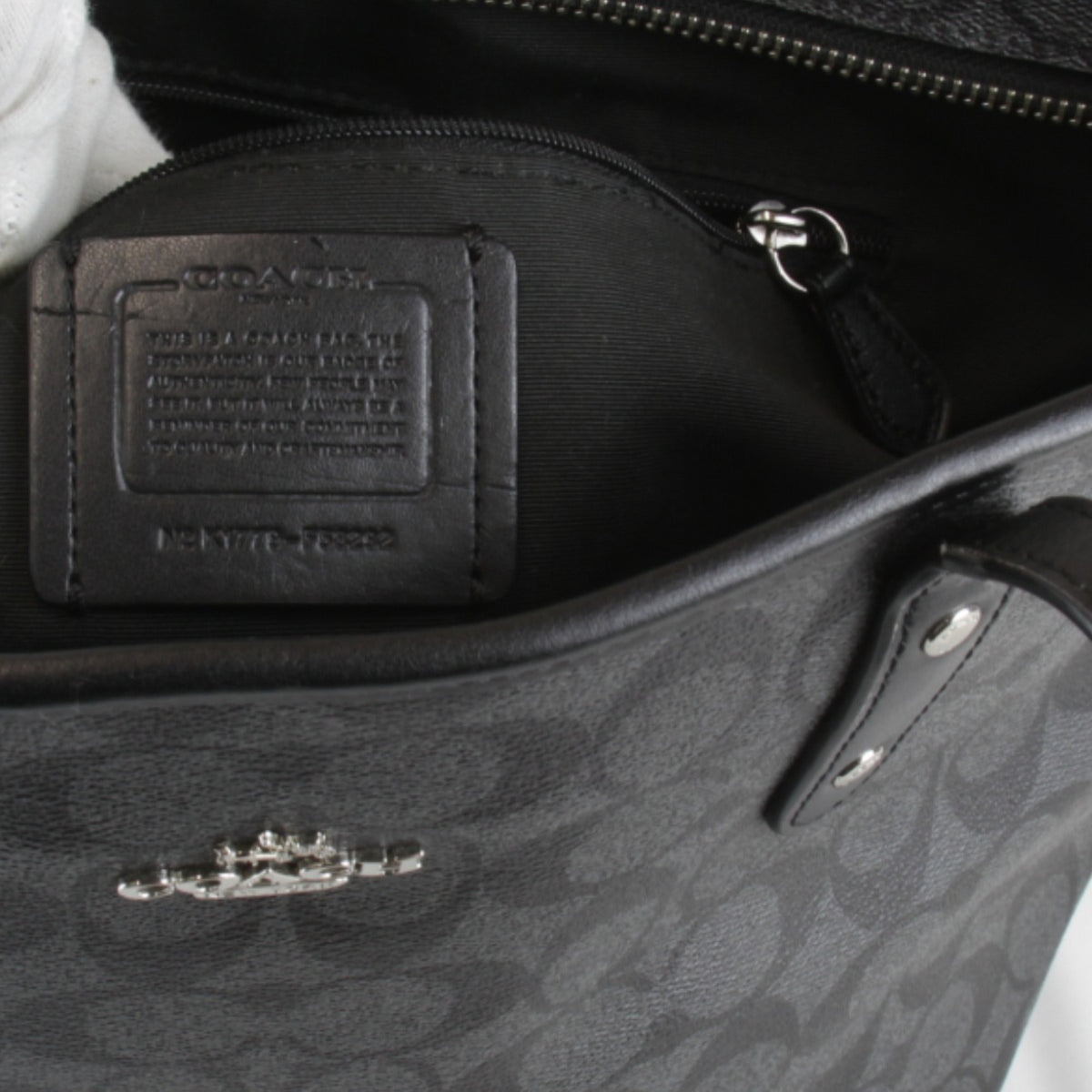 Coach Signature Black Leather Tote Bag (Pre-Owned)