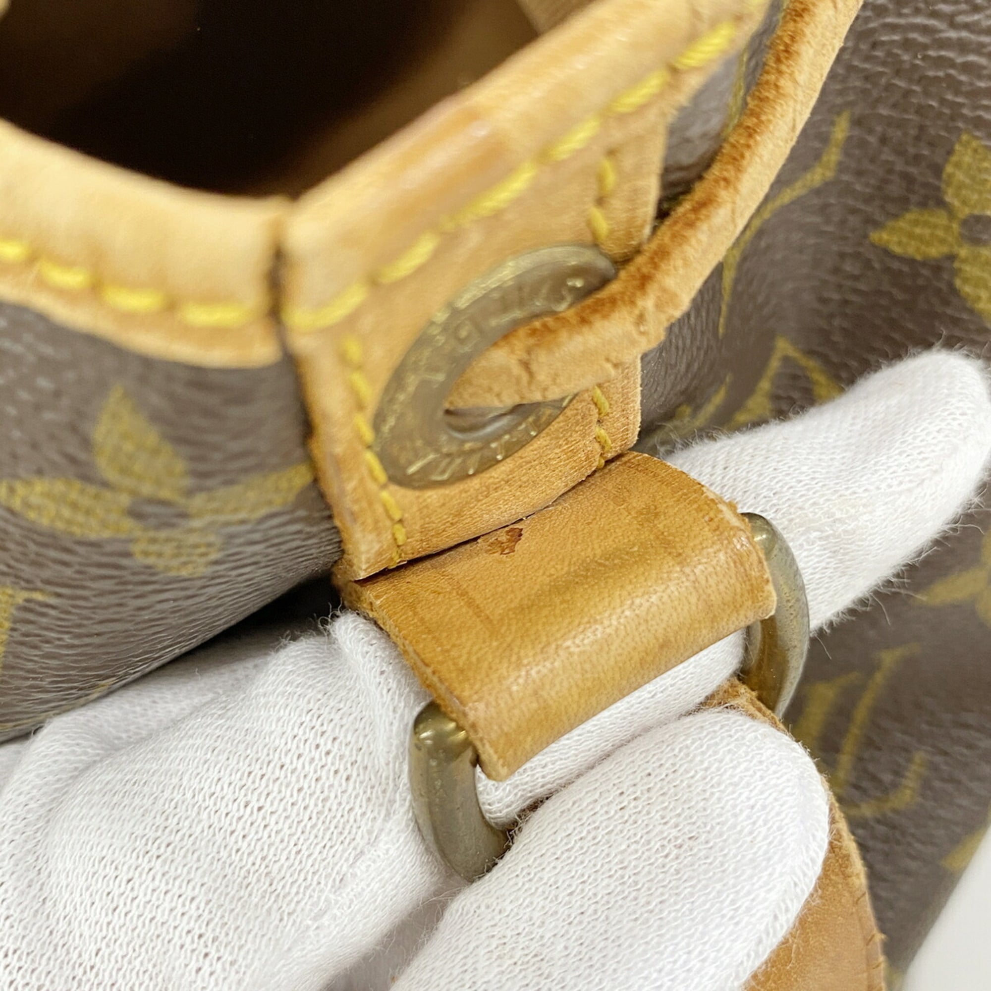Louis Vuitton Brown Shoulder Bag (Pre-Owned)