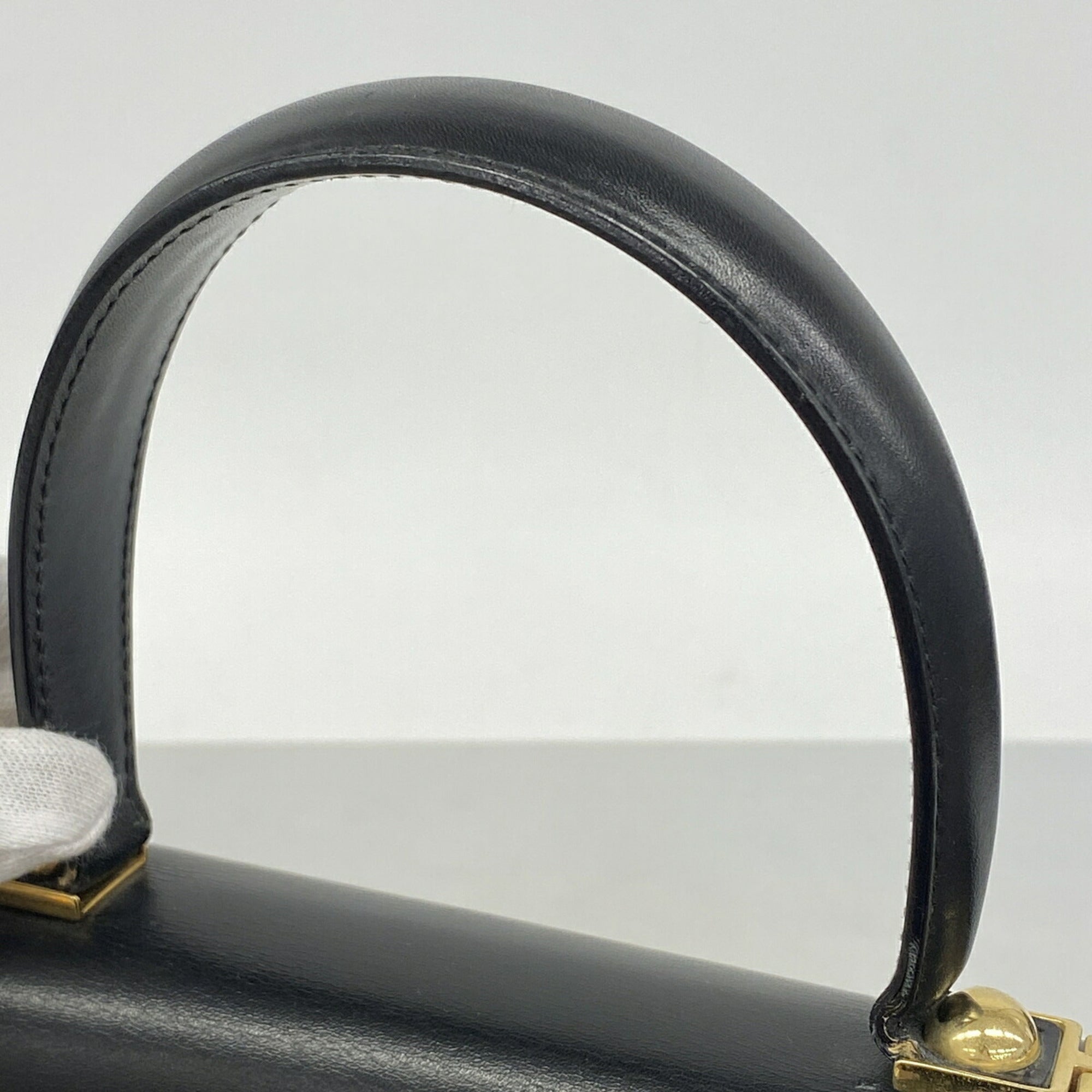 Salvatore Ferragamo Black Leather Handbag (Pre-Owned)