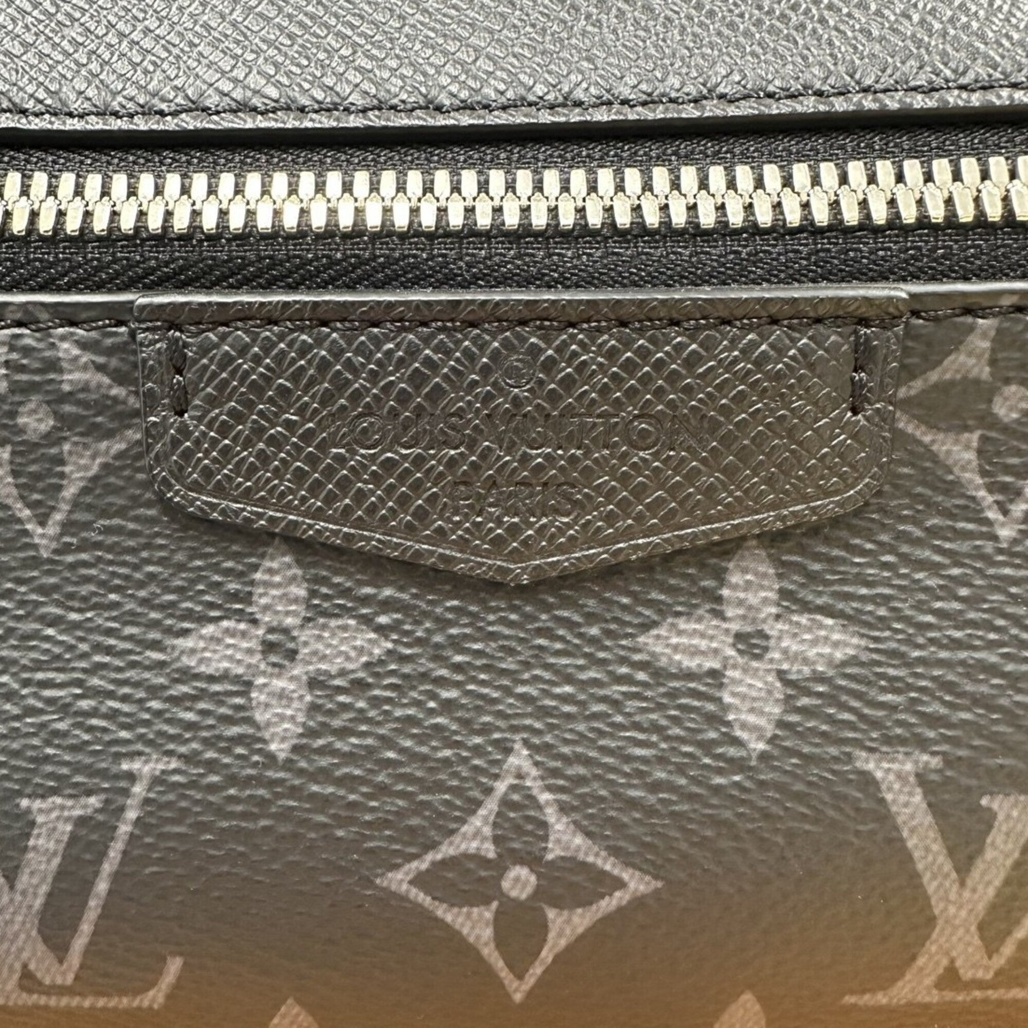 Louis Vuitton Taigarama Black Taigarama Leather Fanny Pack (Pre-Owned)
