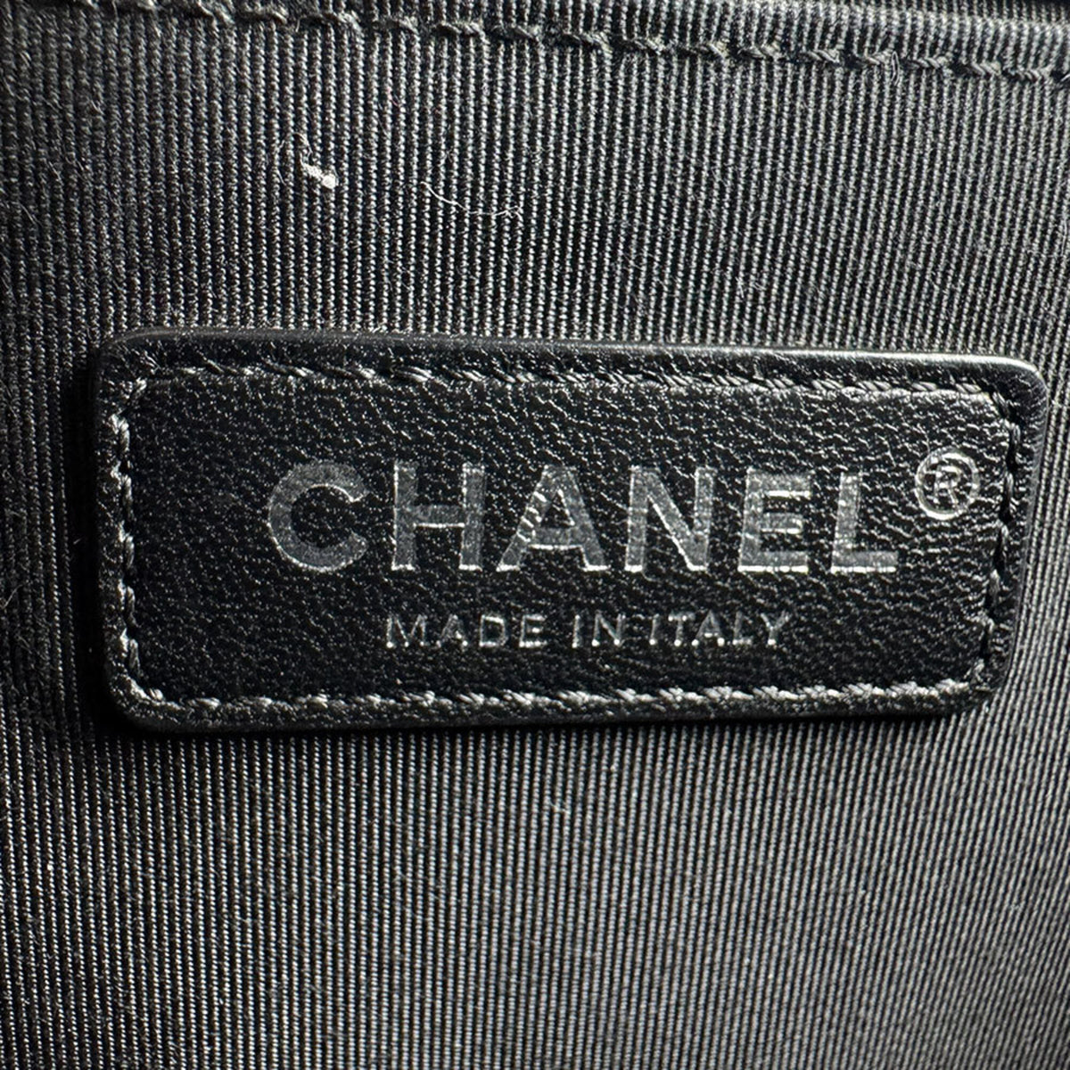 Chanel Black White Leather Shoulder Bag (Pre-Owned)