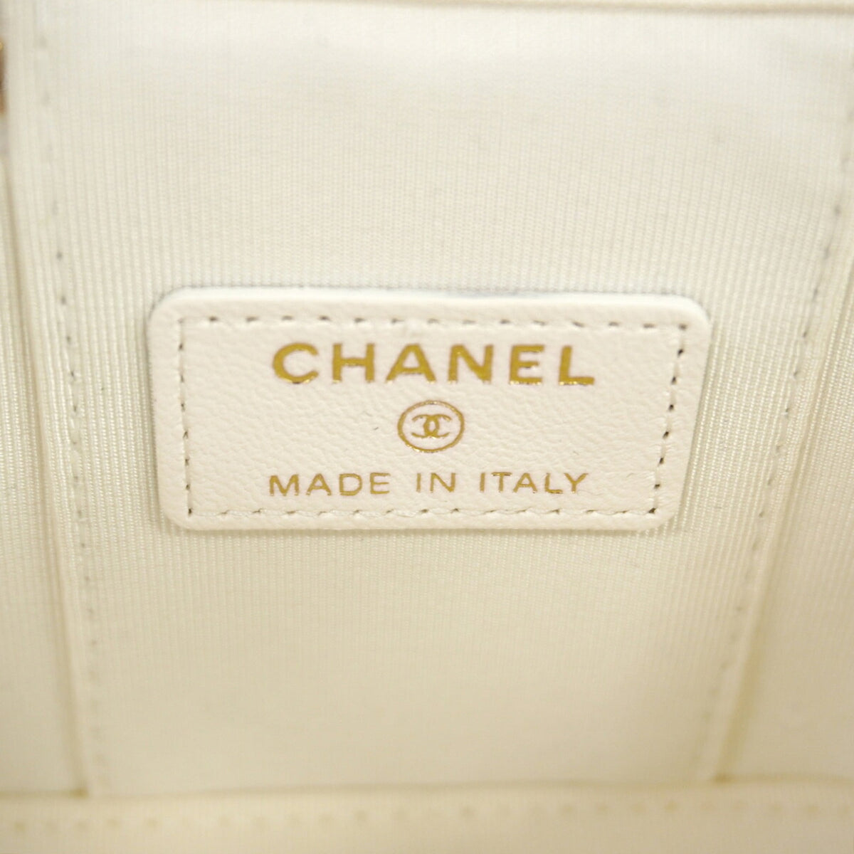 Chanel White Leather Vanity Bag (Pre-Owned)