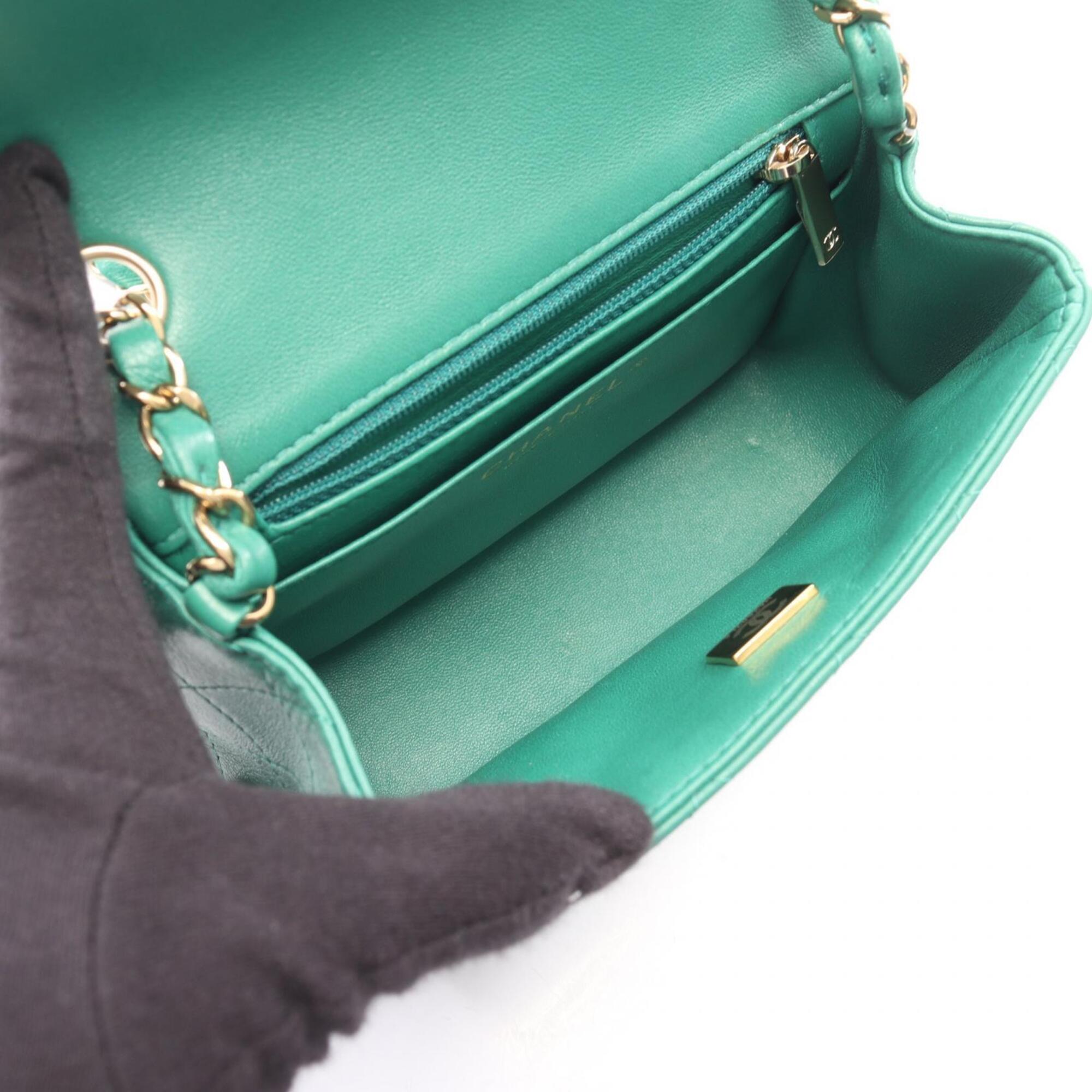 Chanel Green Leather Handbag Shoulder Bag (Pre-Owned)
