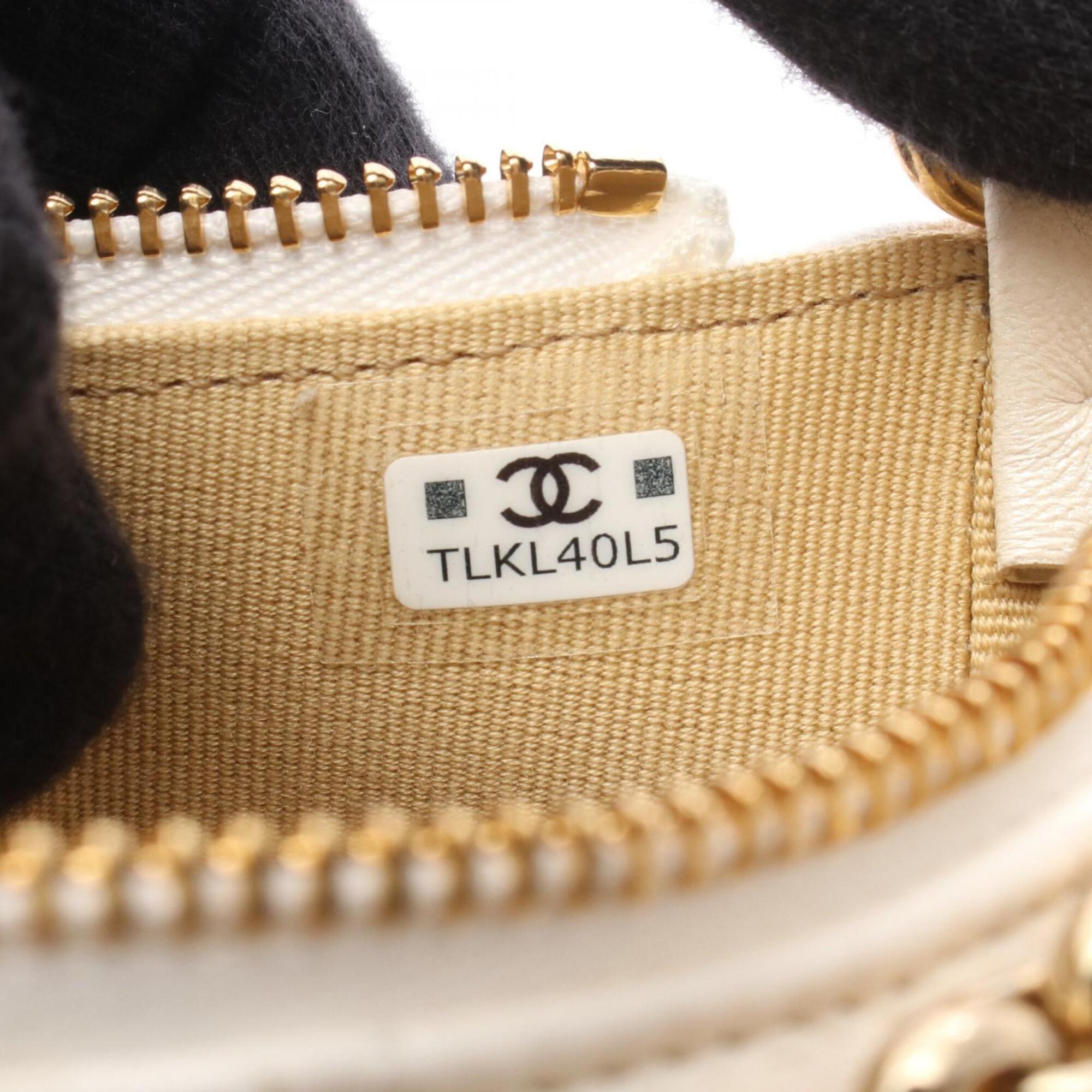 Chanel White Leather Handbag Shoulder Bag (Pre-Owned)