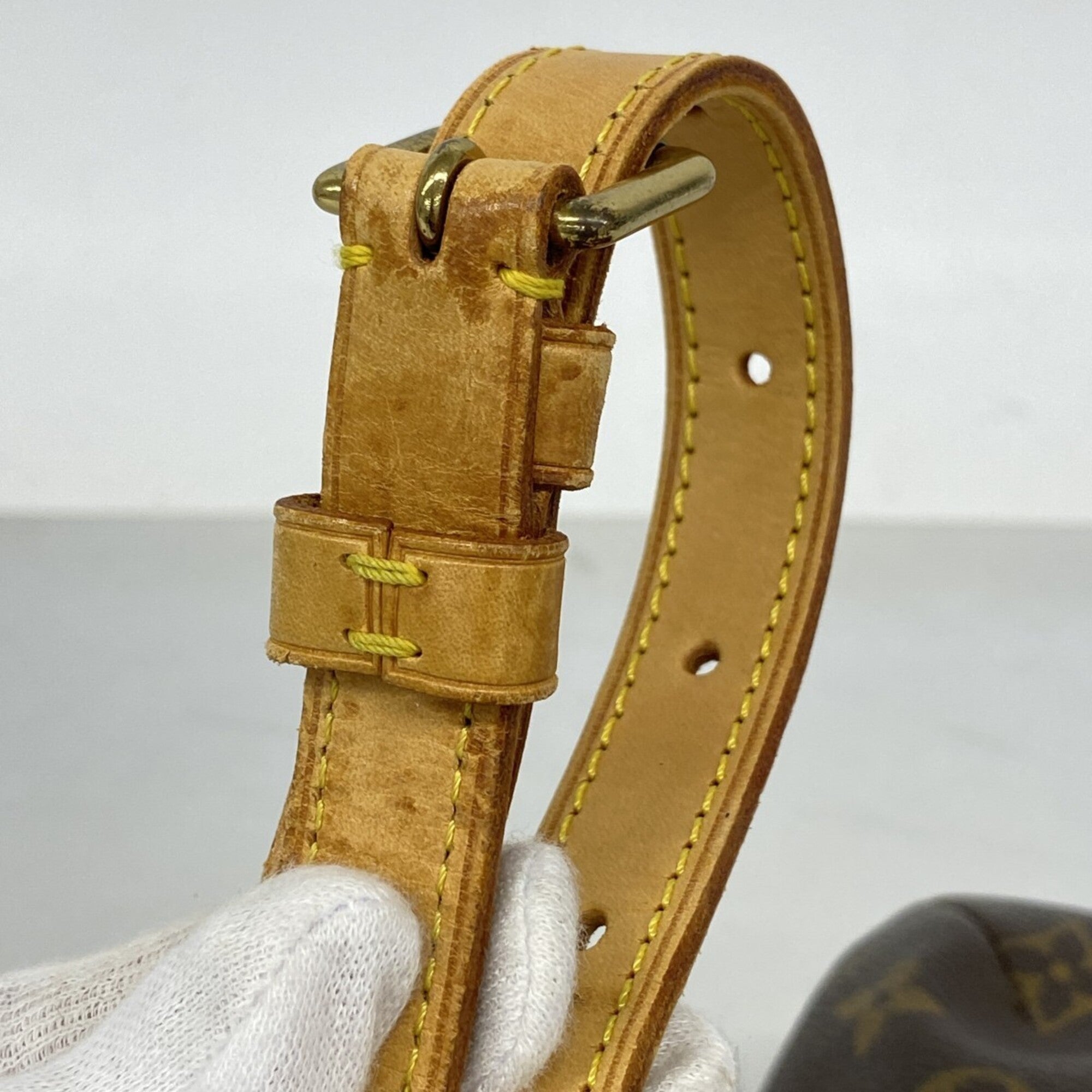 Louis Vuitton Brown Shoulder Bag (Pre-Owned)