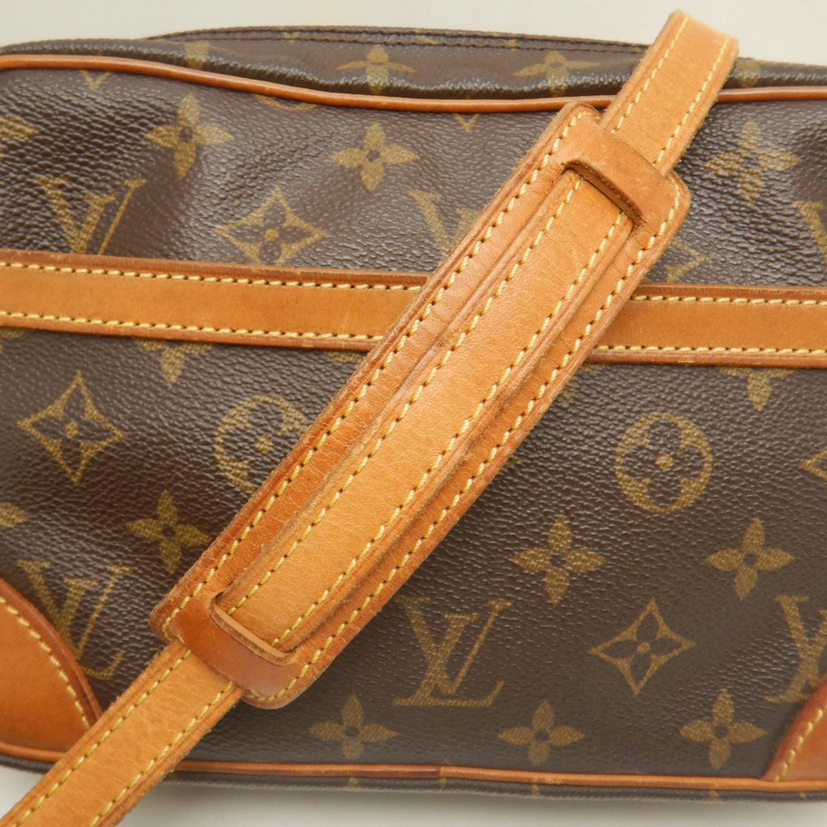 Louis Vuitton Brown Monogram Monogram Shoulder Bag (Pre-Owned)