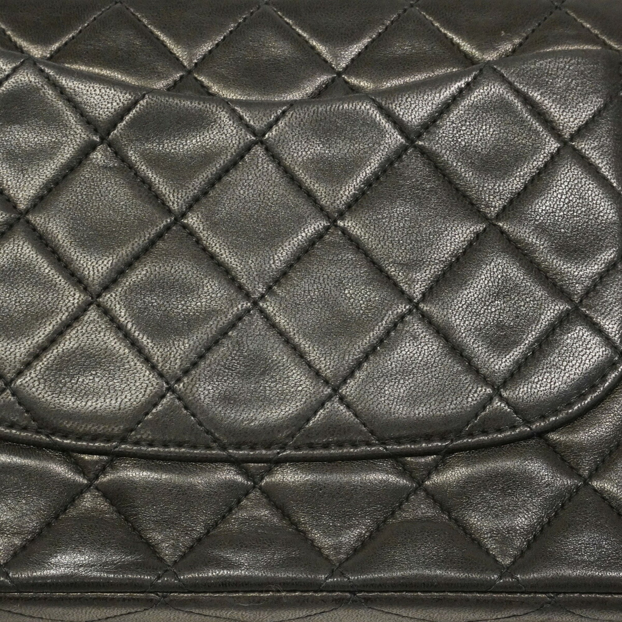 Chanel Black Leather Shoulder Bag (Pre-Owned)