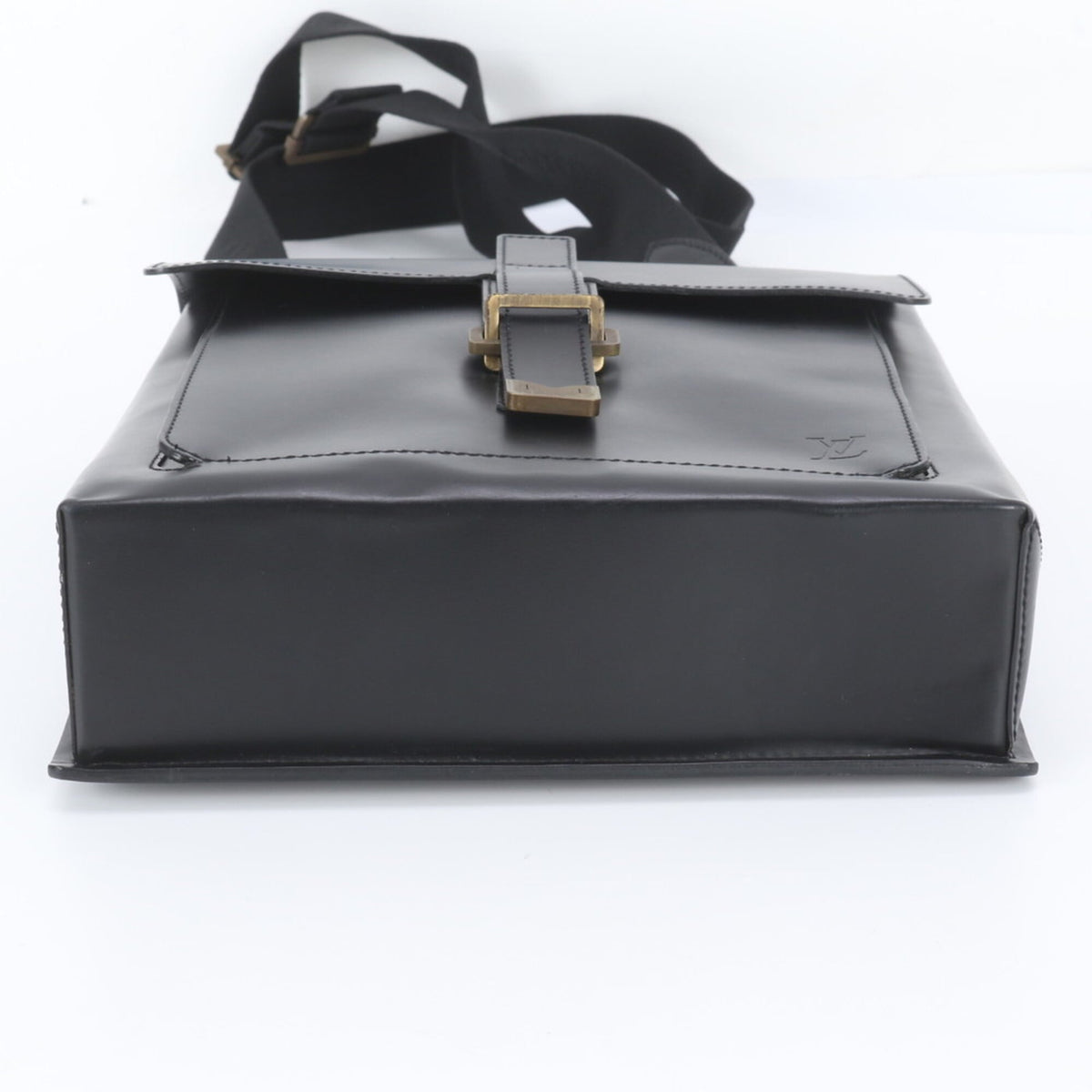 Louis Vuitton Noir Leather Messenger Bag Shoulder Bag (Pre-Owned)