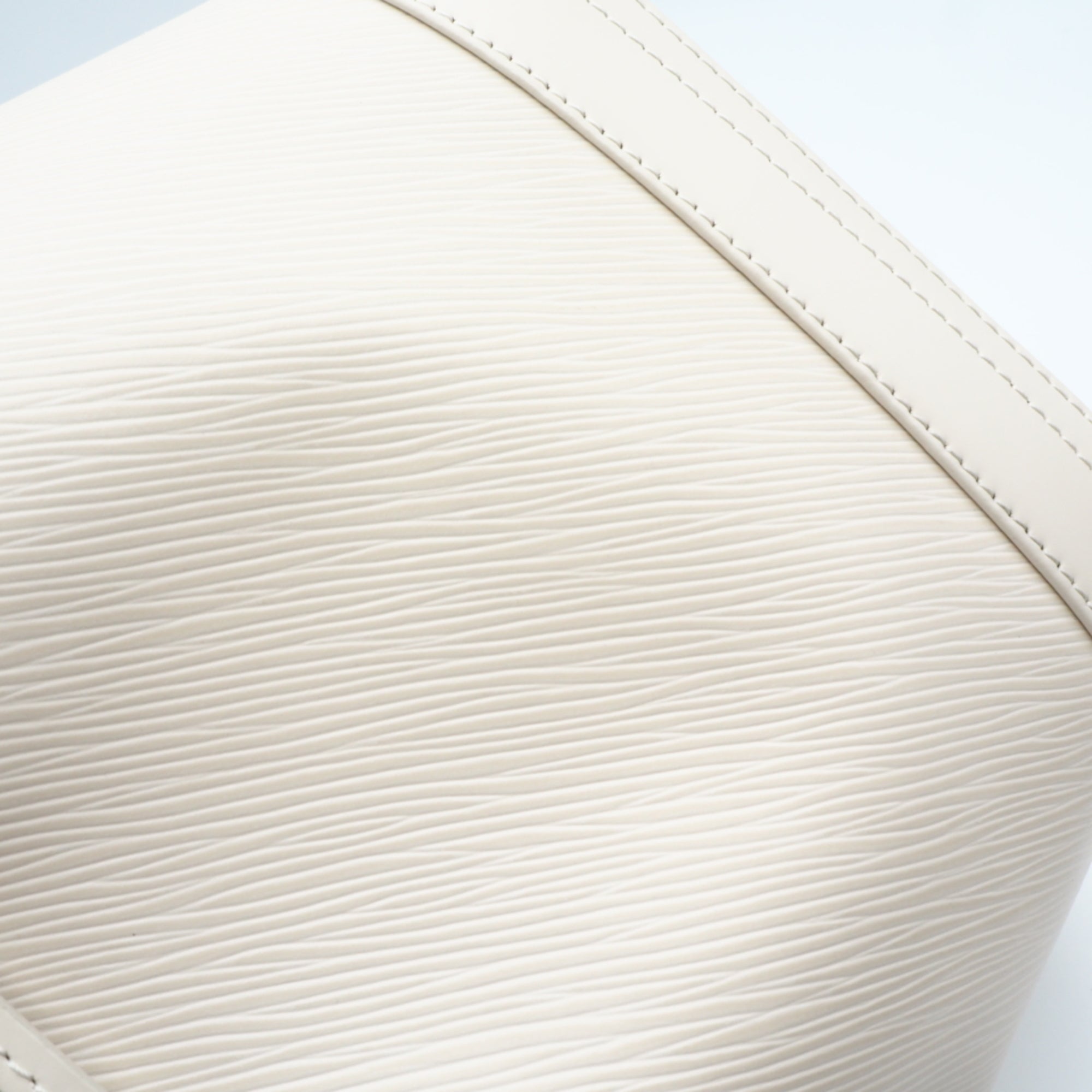 Louis Vuitton Ivory Leather Shoulder Bag (Pre-Owned)