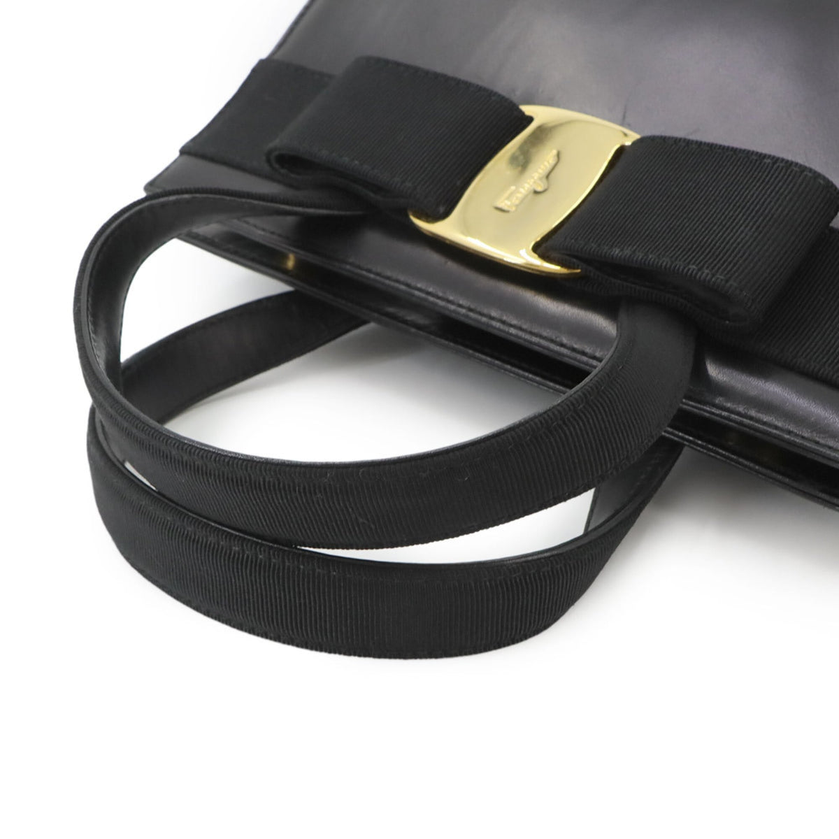 Salvatore Ferragamo Vara Black Leather Handbag Shoulder Bag (Pre-Owned)