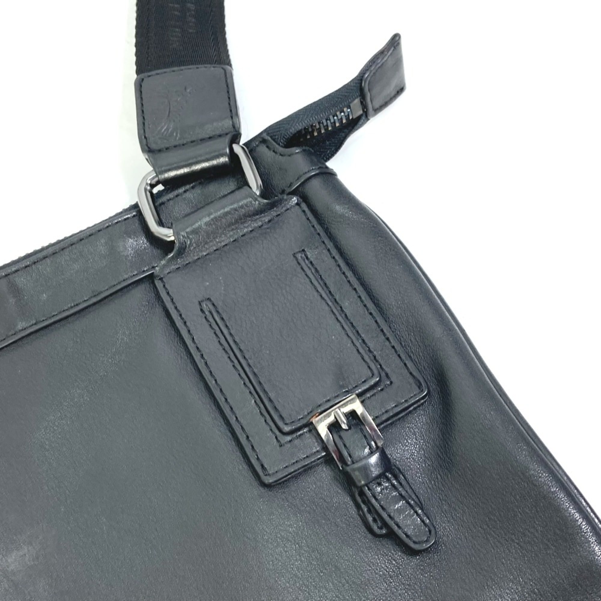 Versace Black Leather Shoulder Bag (Pre-Owned)