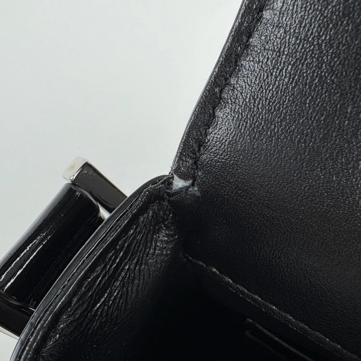 Saint Laurent Black Leather Shoulder Bag (Pre-Owned)