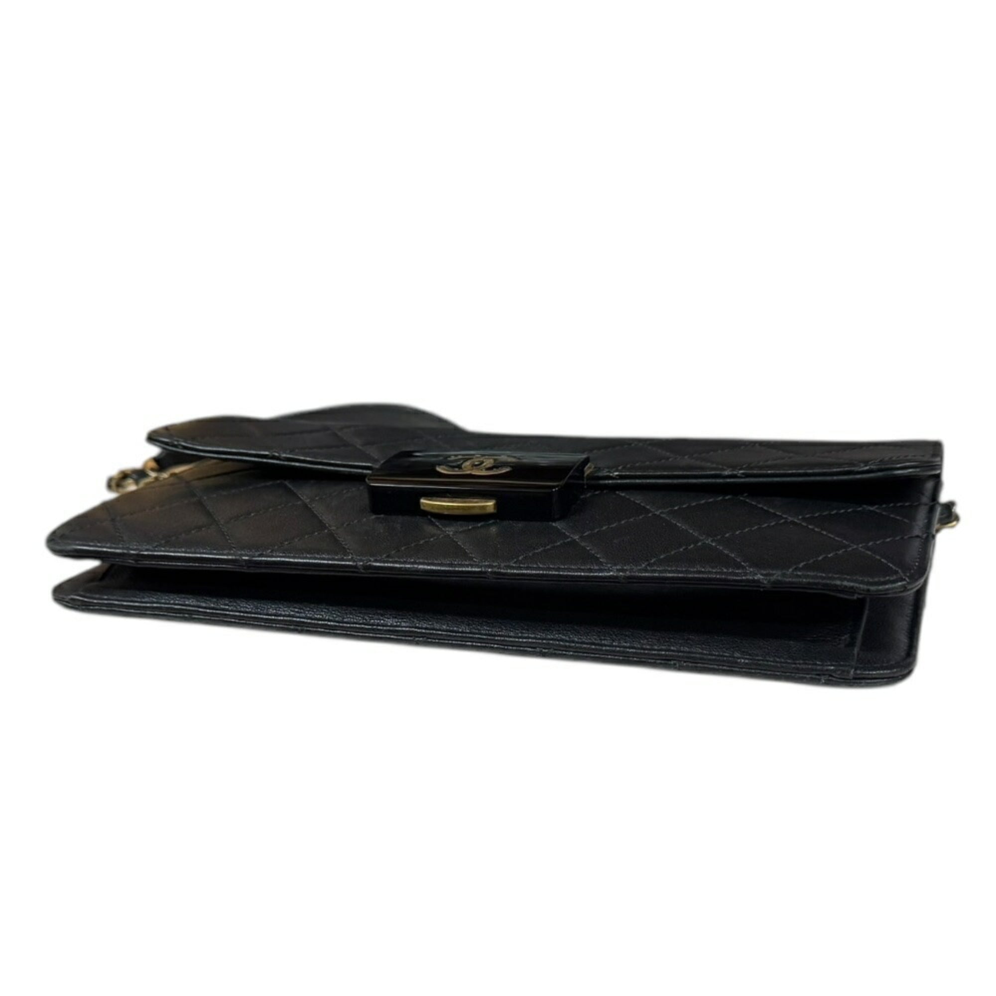 Chanel Black Leather Shoulder Bag (Pre-Owned)