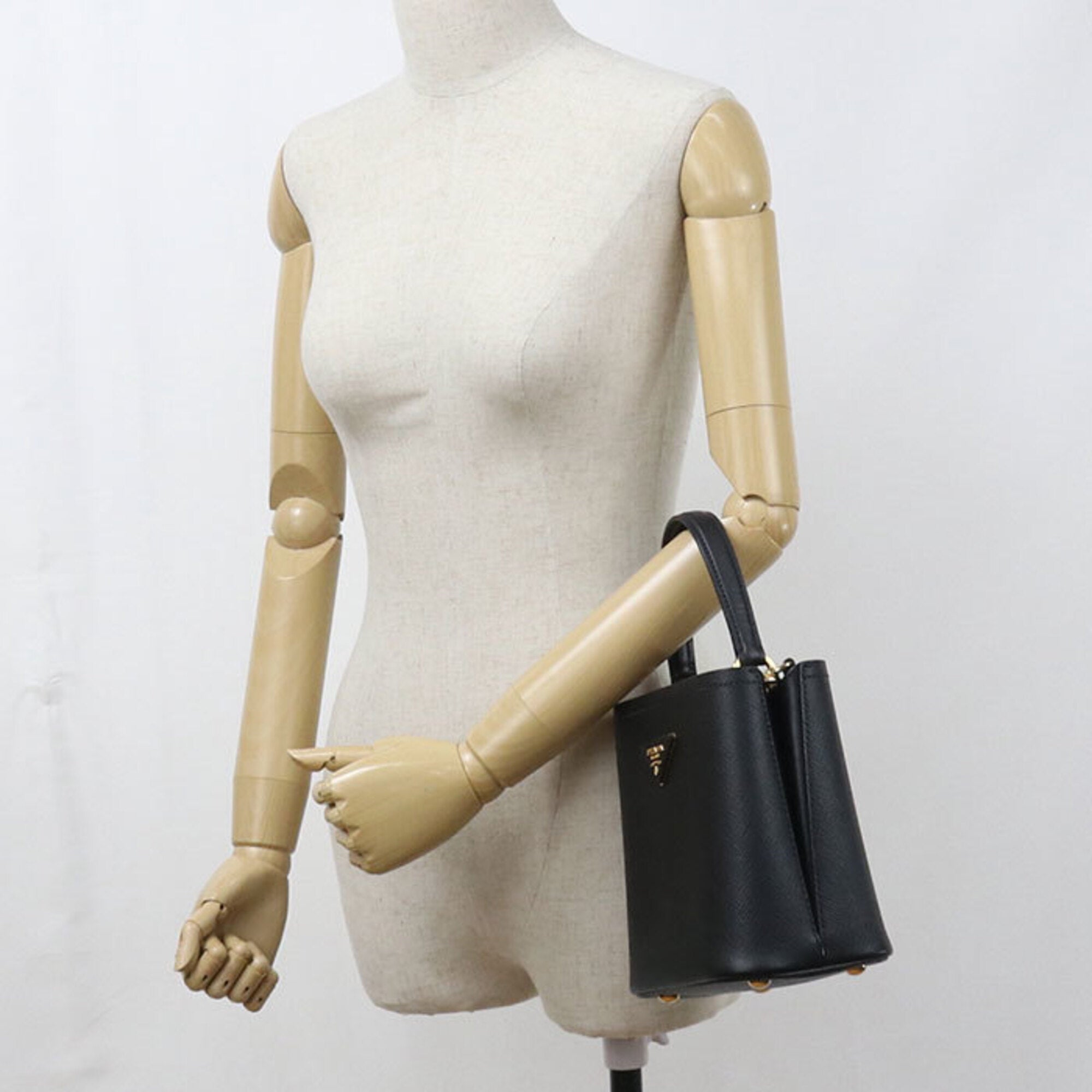 Prada Black Leather Handbag (Pre-Owned)