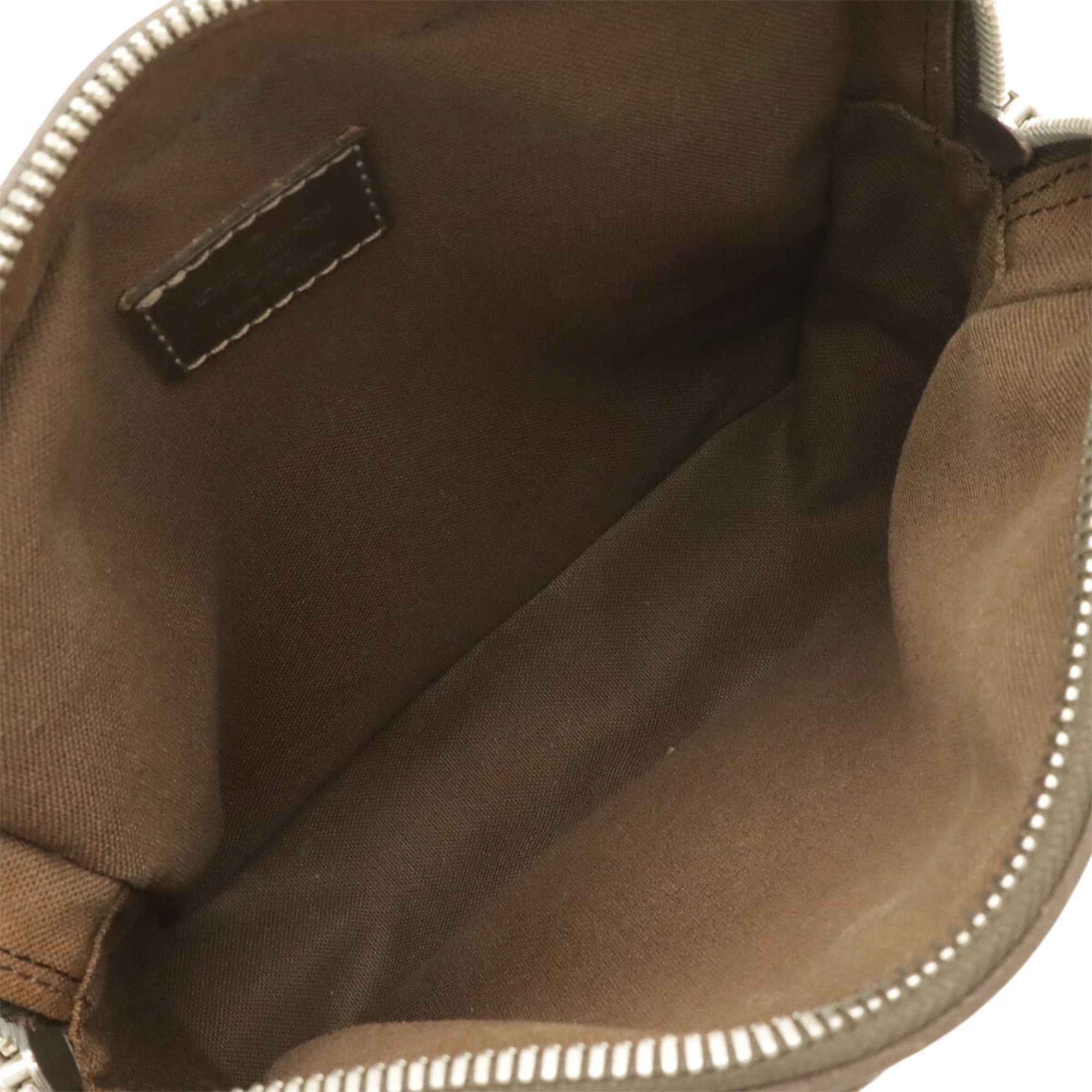Louis Vuitton Brown Grizzly Taiga Leather Shoulder Bag (Pre-Owned)