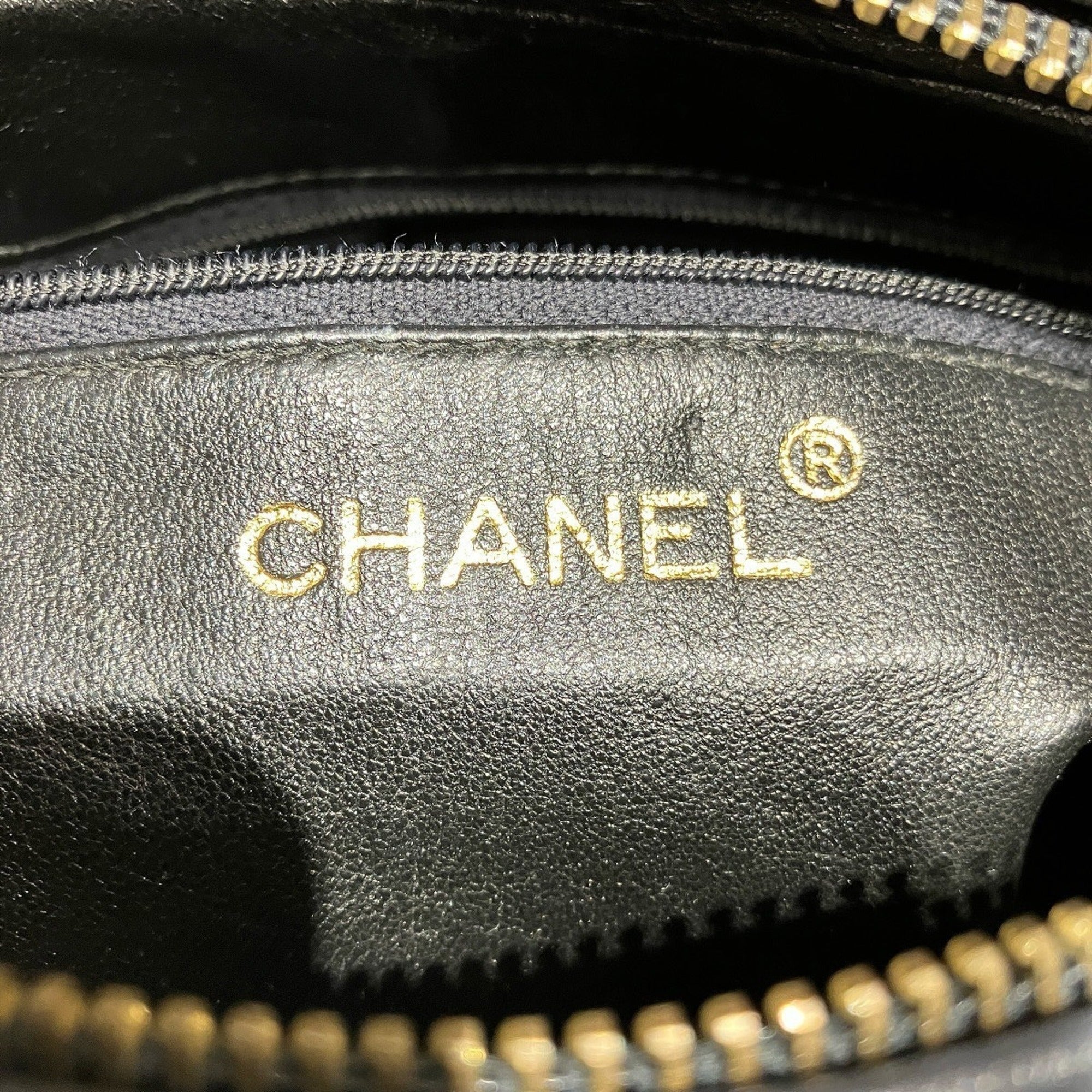 Chanel Black Leather Shoulder Bag (Pre-Owned)