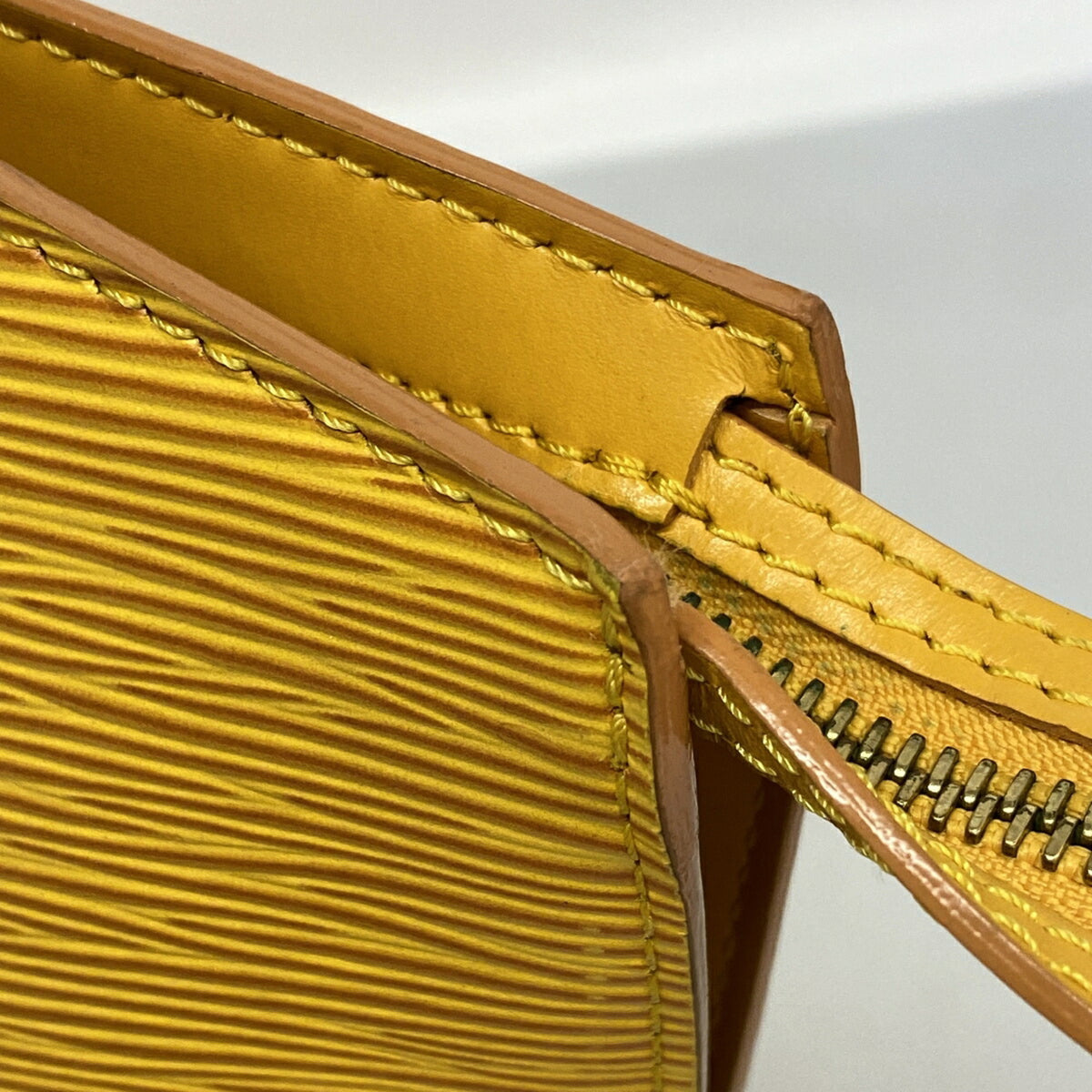 Louis Vuitton Jaune Shoulder Bag (Pre-Owned)