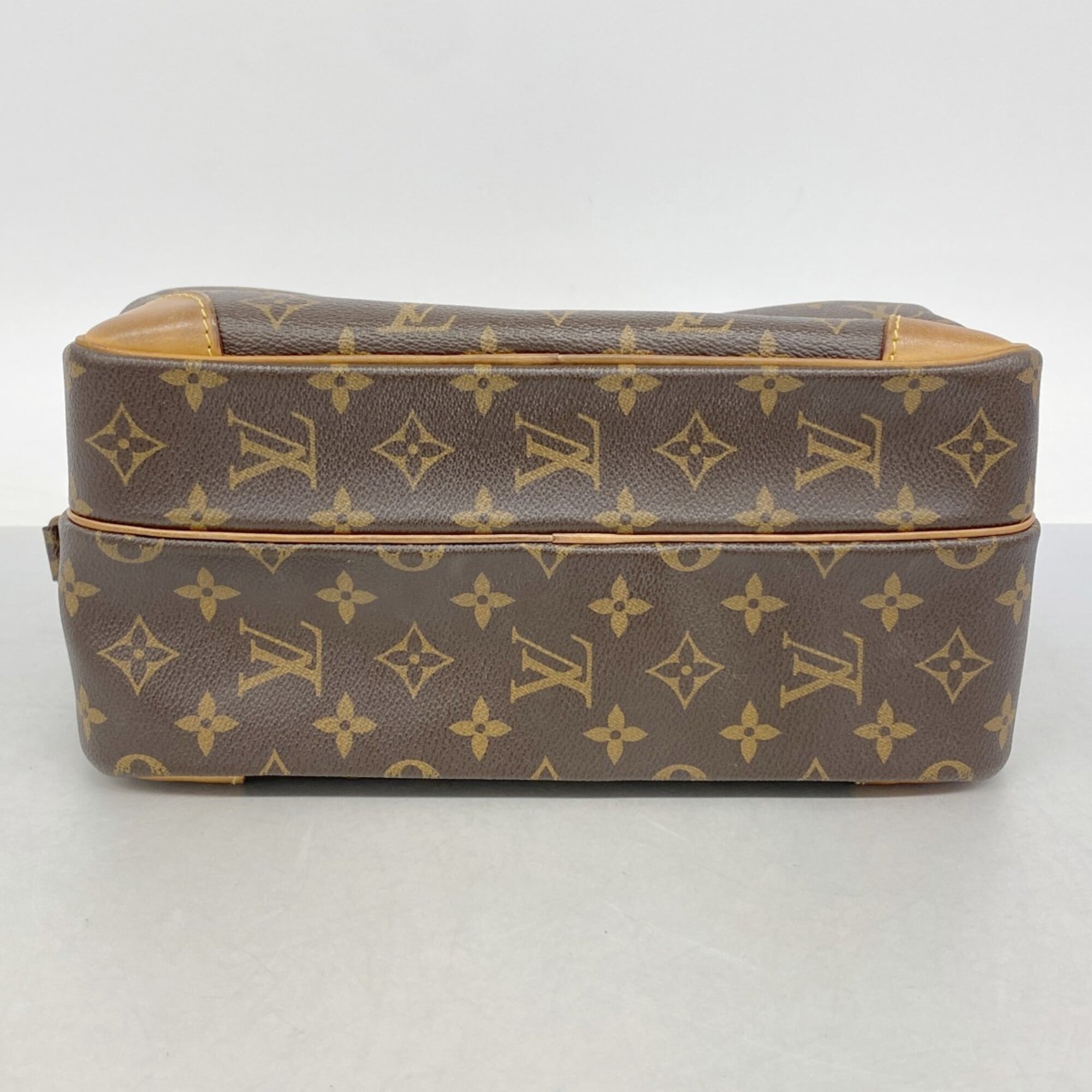 Louis Vuitton Brown Shoulder Bag (Pre-Owned)