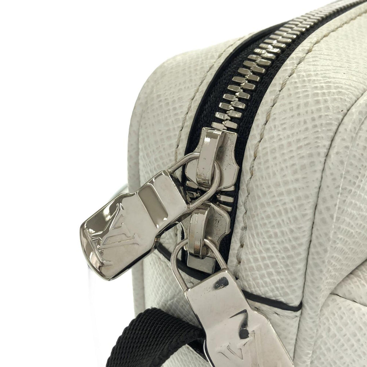 Louis Vuitton White Coated Canvas Leather Shoulder Bag (Pre-Owned)