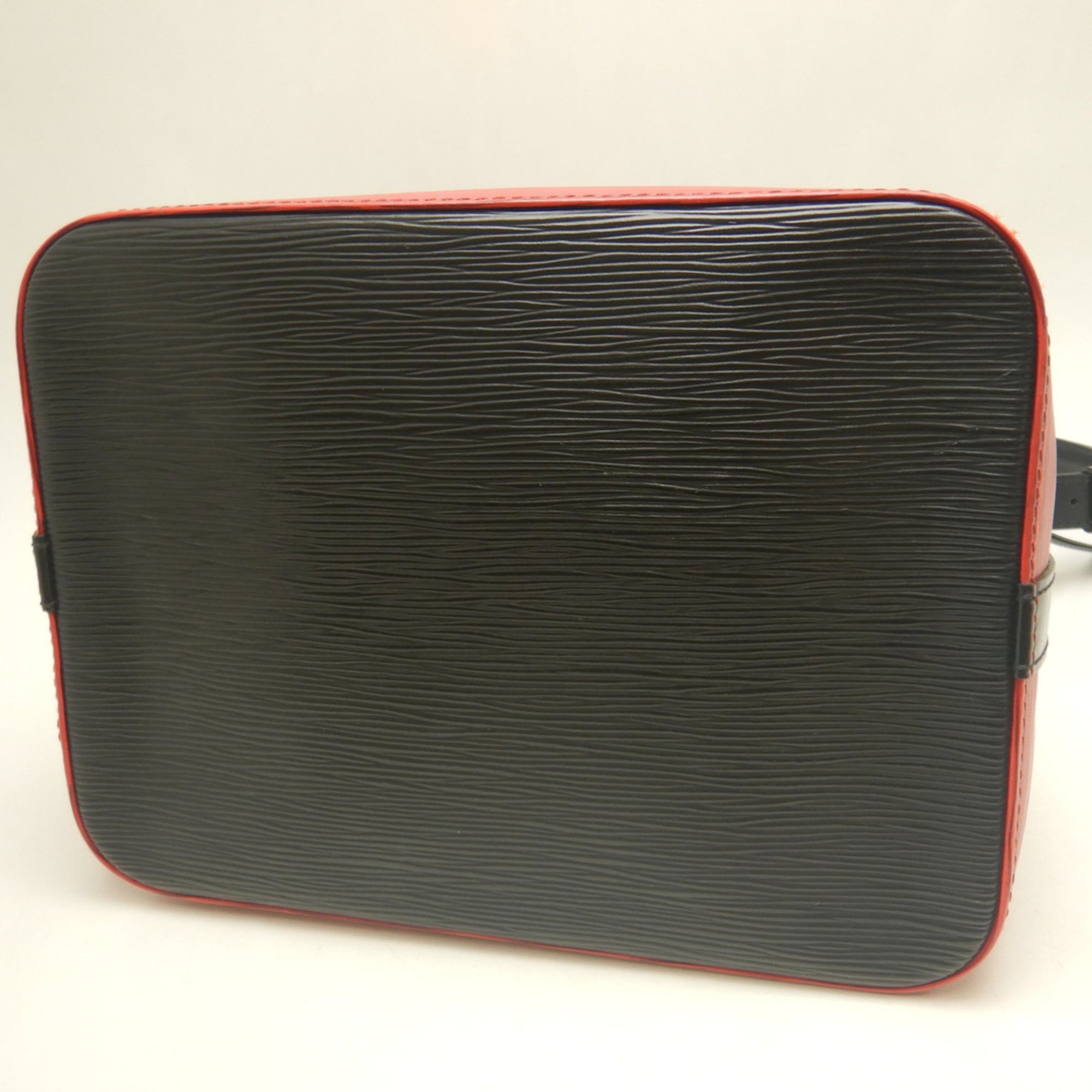 Louis Vuitton Castilian Red Noir Epi Leather Shoulder Bag (Pre-Owned)