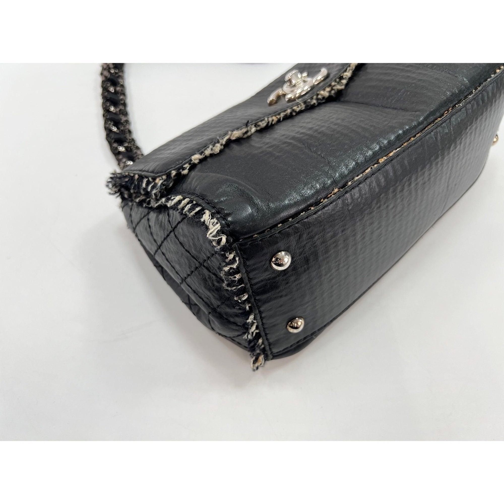 Chanel Black Shoulder Bag (Pre-Owned)