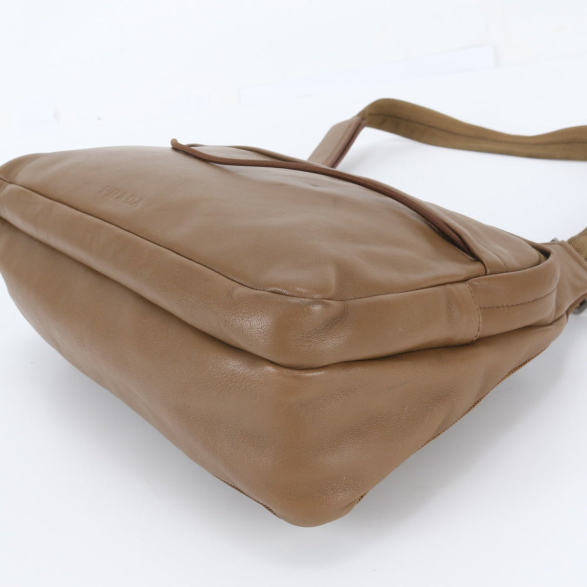 Prada Brown Leather Messenger Bag Shoulder Bag (Pre-Owned)