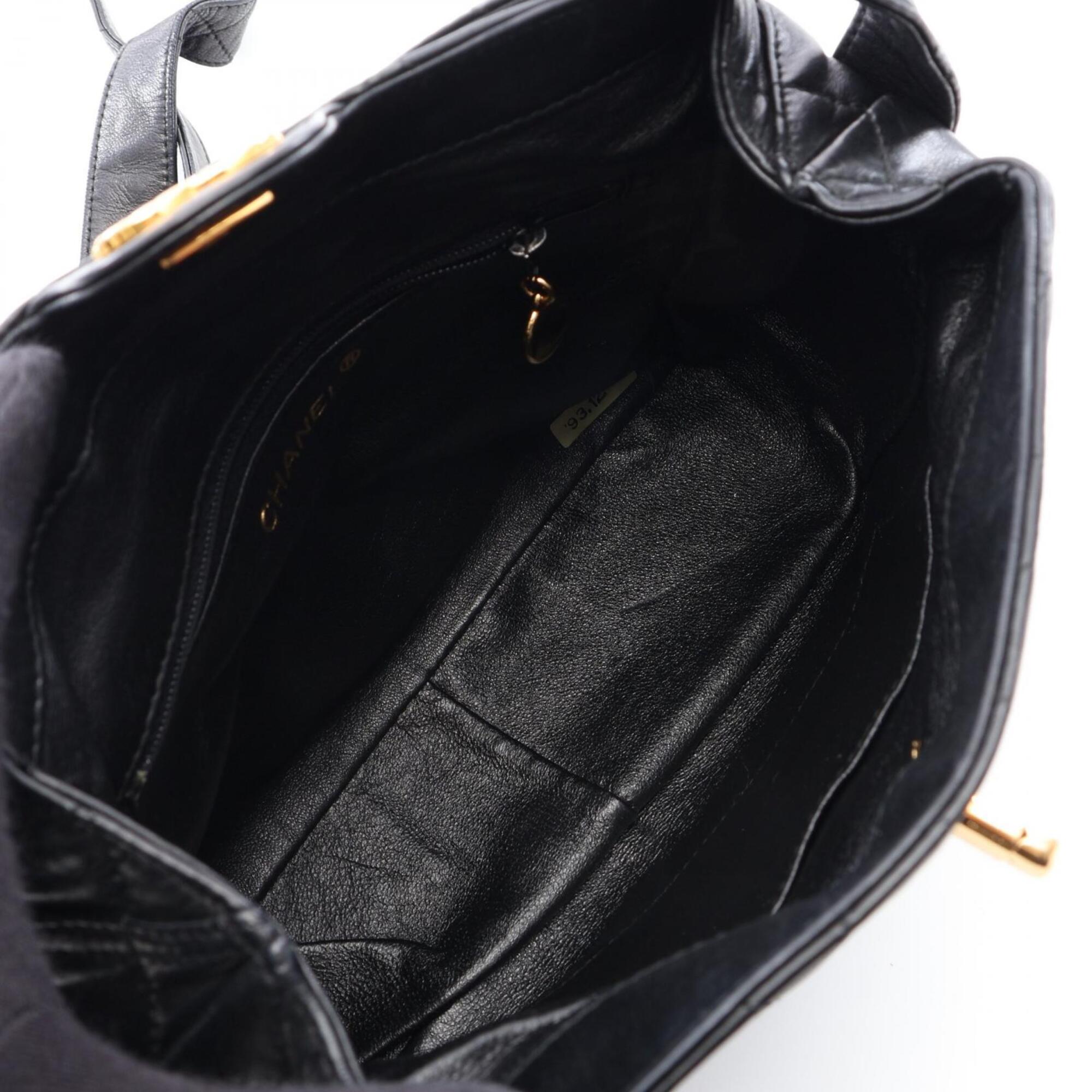 Chanel Black Leather Handbag Shoulder Bag (Pre-Owned)