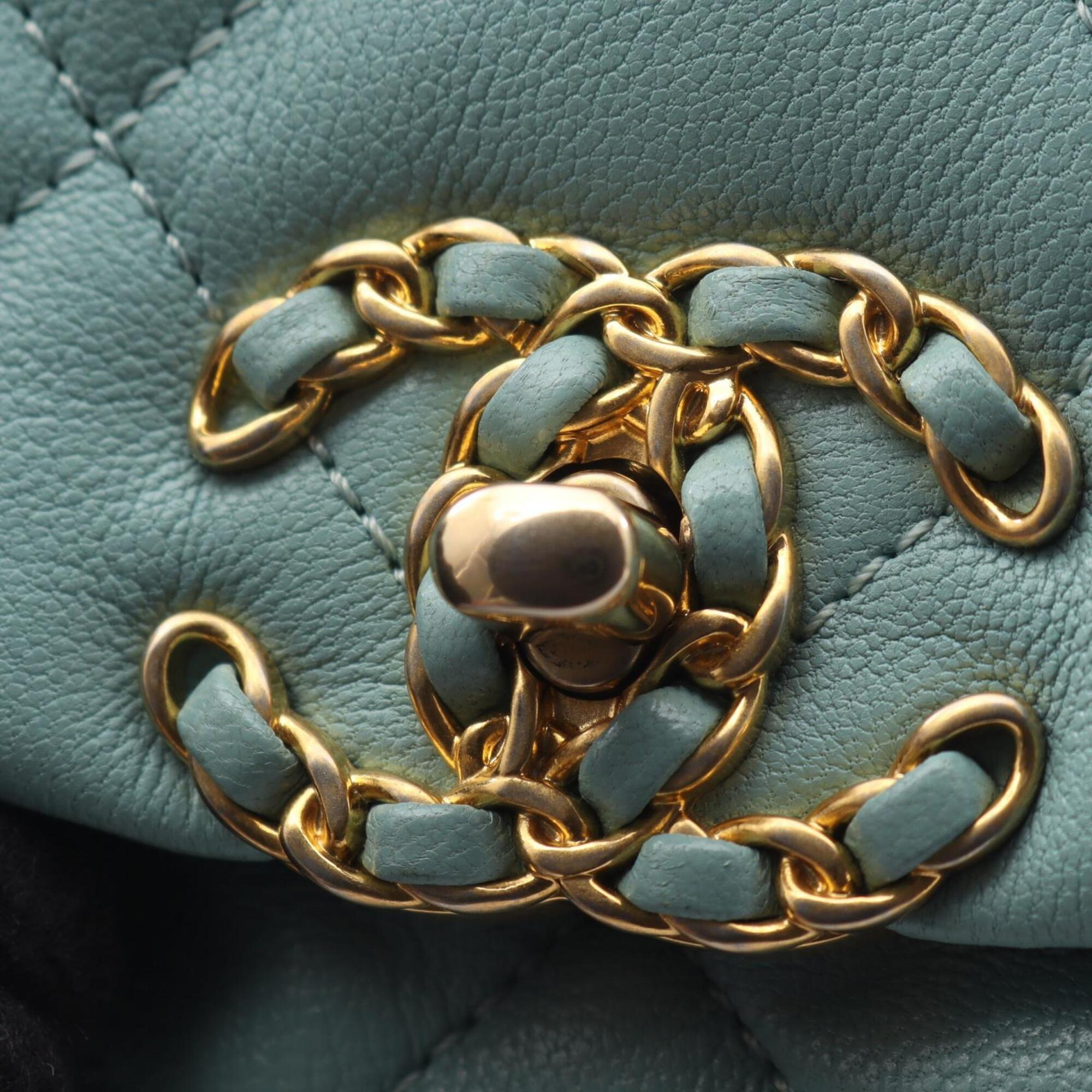 Chanel Green Leather Fanny Pack Handbag (Pre-Owned)