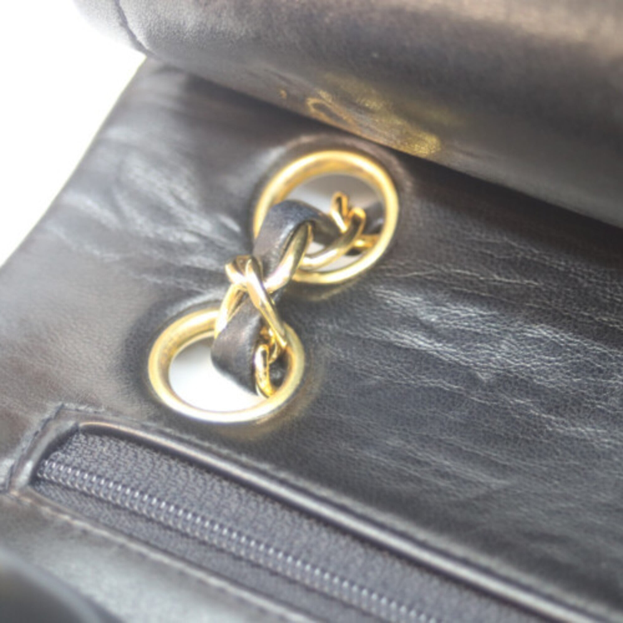 Chanel Black Leather Shoulder Bag (Pre-Owned)