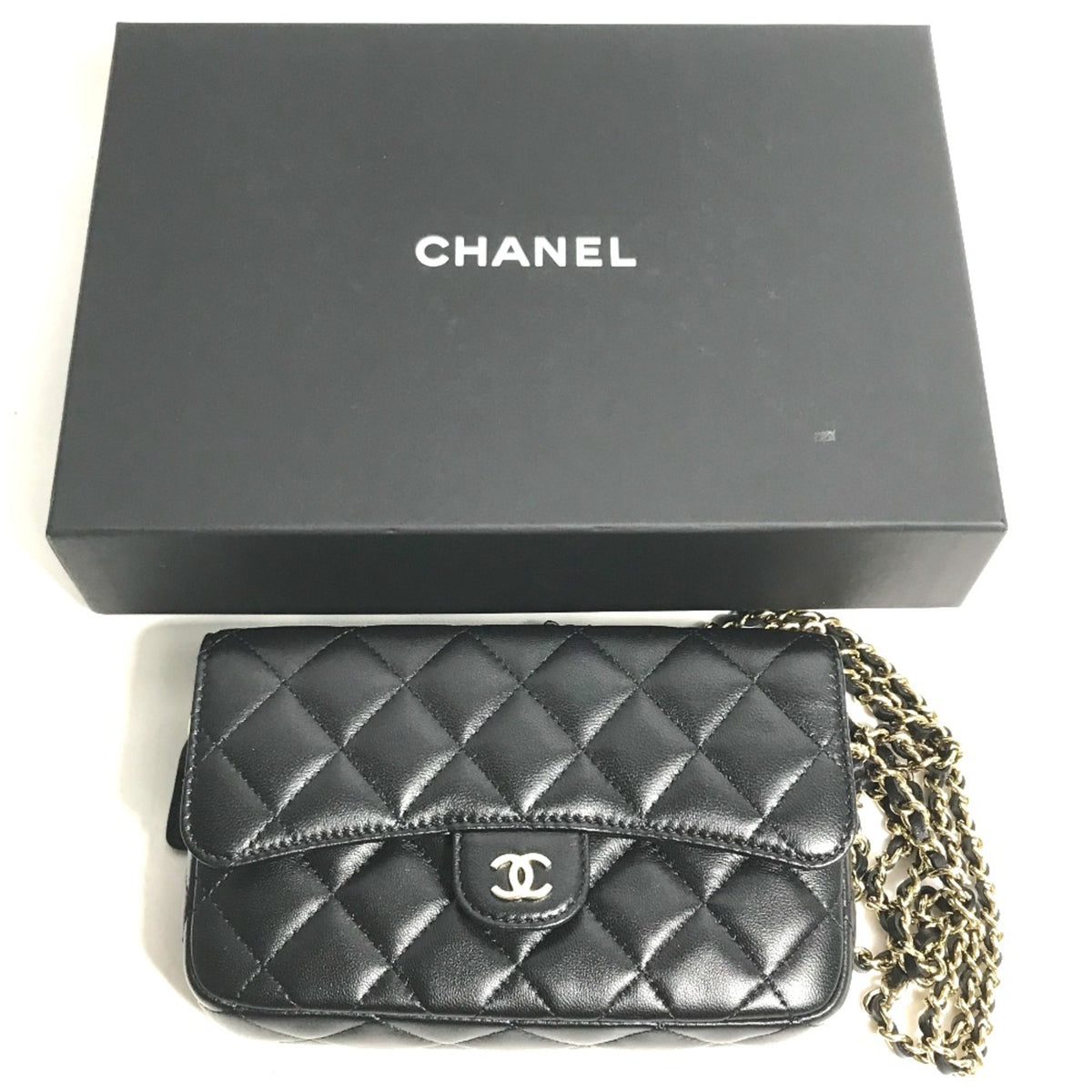 Chanel Black Leather Shoulder Bag (Pre-Owned)