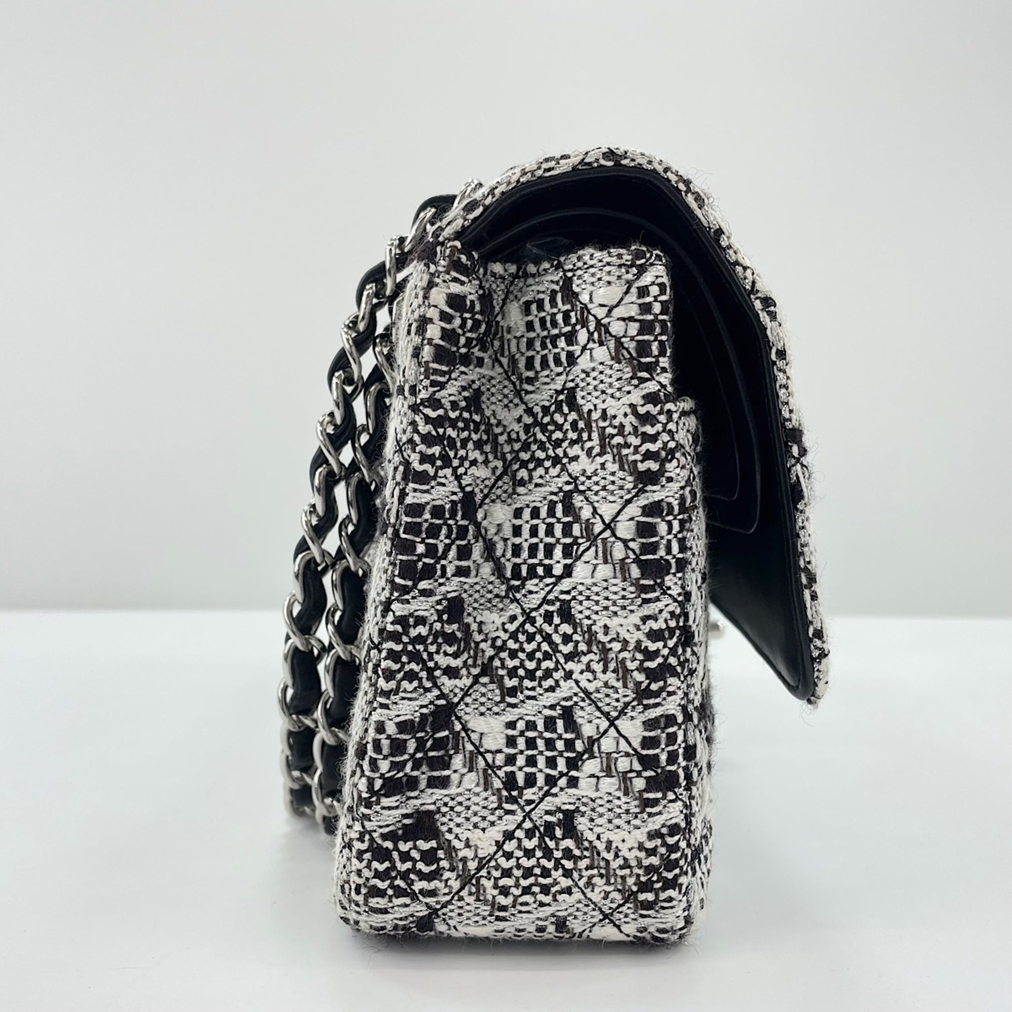 Chanel White Handbag (Pre-Owned)