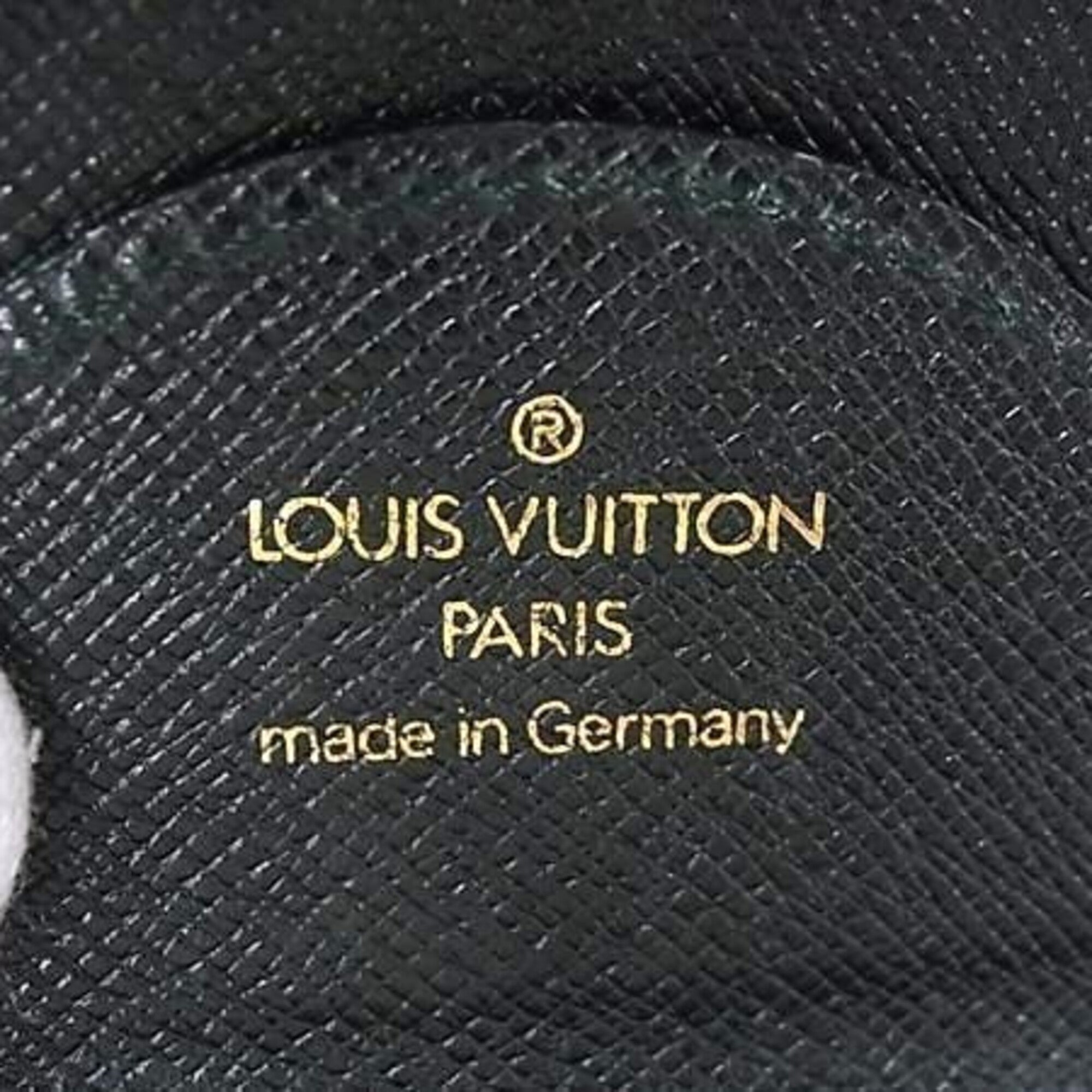Louis Vuitton Episea Green Taiga Leather Coin Purse/Coin Case (Pre-Owned)