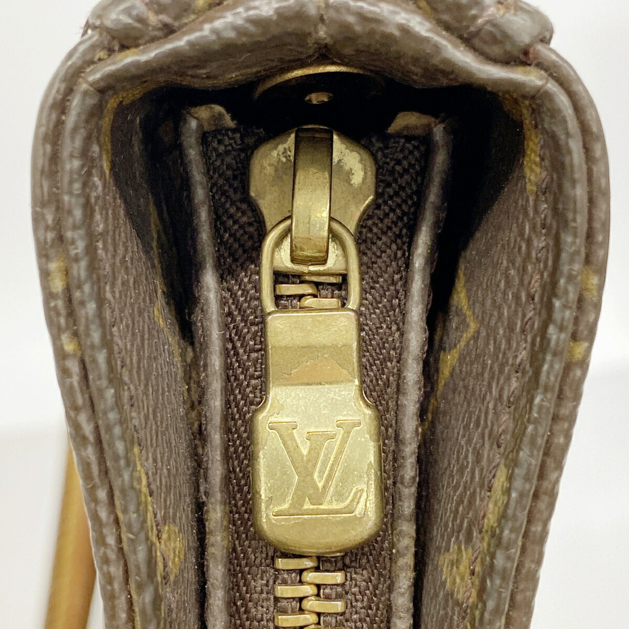 Louis Vuitton Brown Shoulder Bag (Pre-Owned)